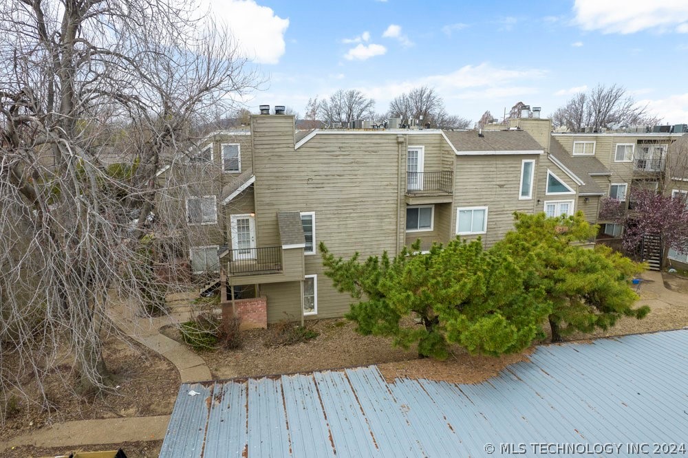 6639 S Victor Avenue G207