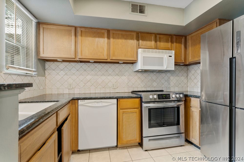 6639 S Victor Avenue G207