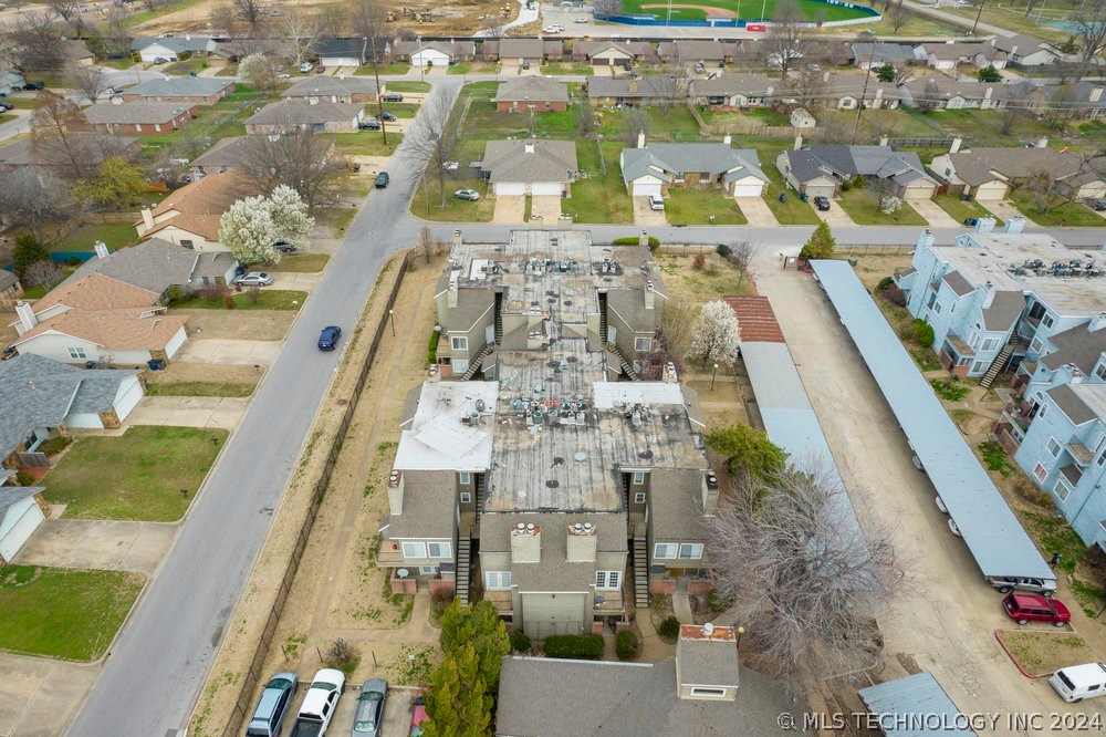 6639 S Victor Avenue G207