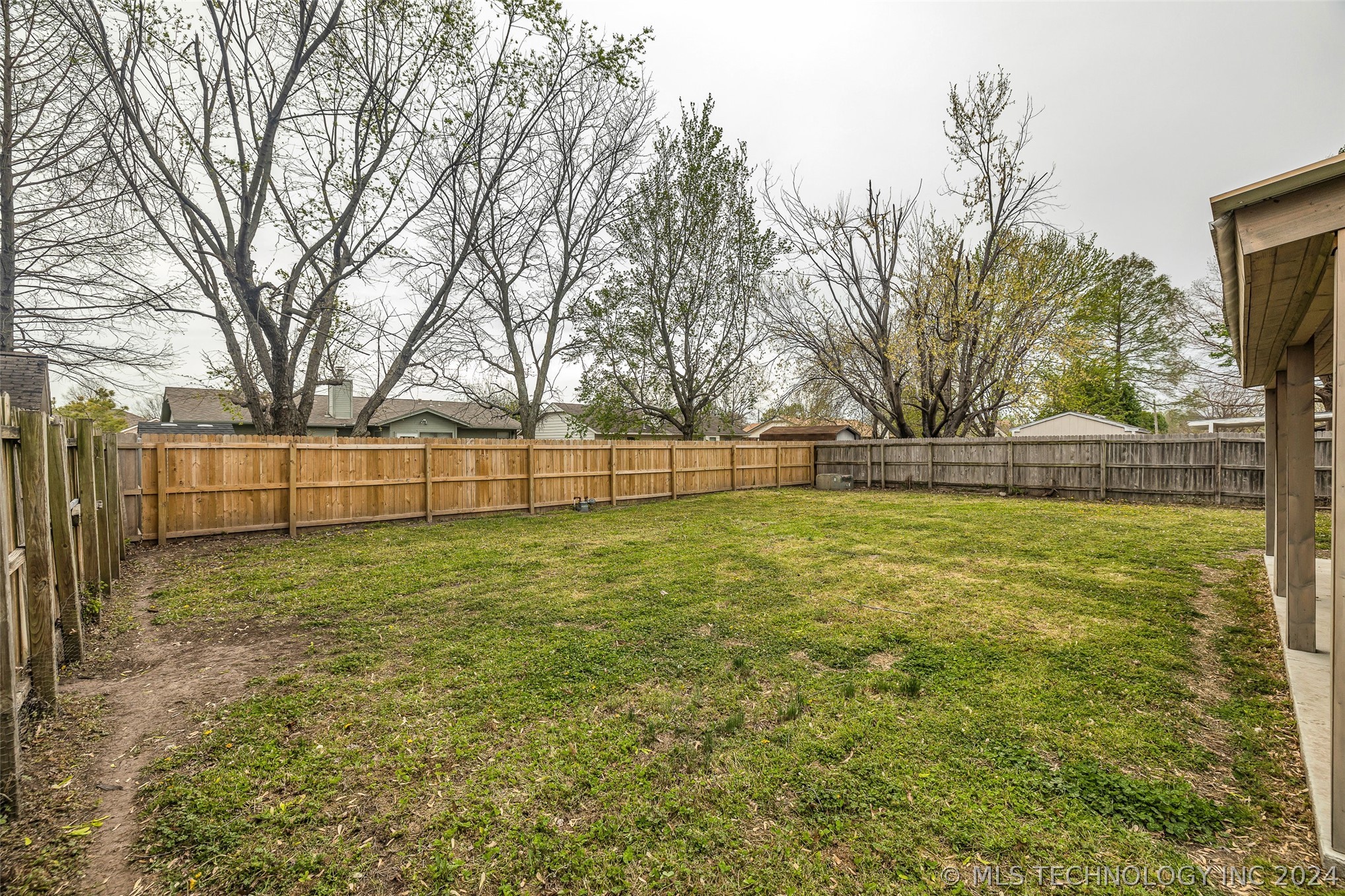 12206 E 81st Place N