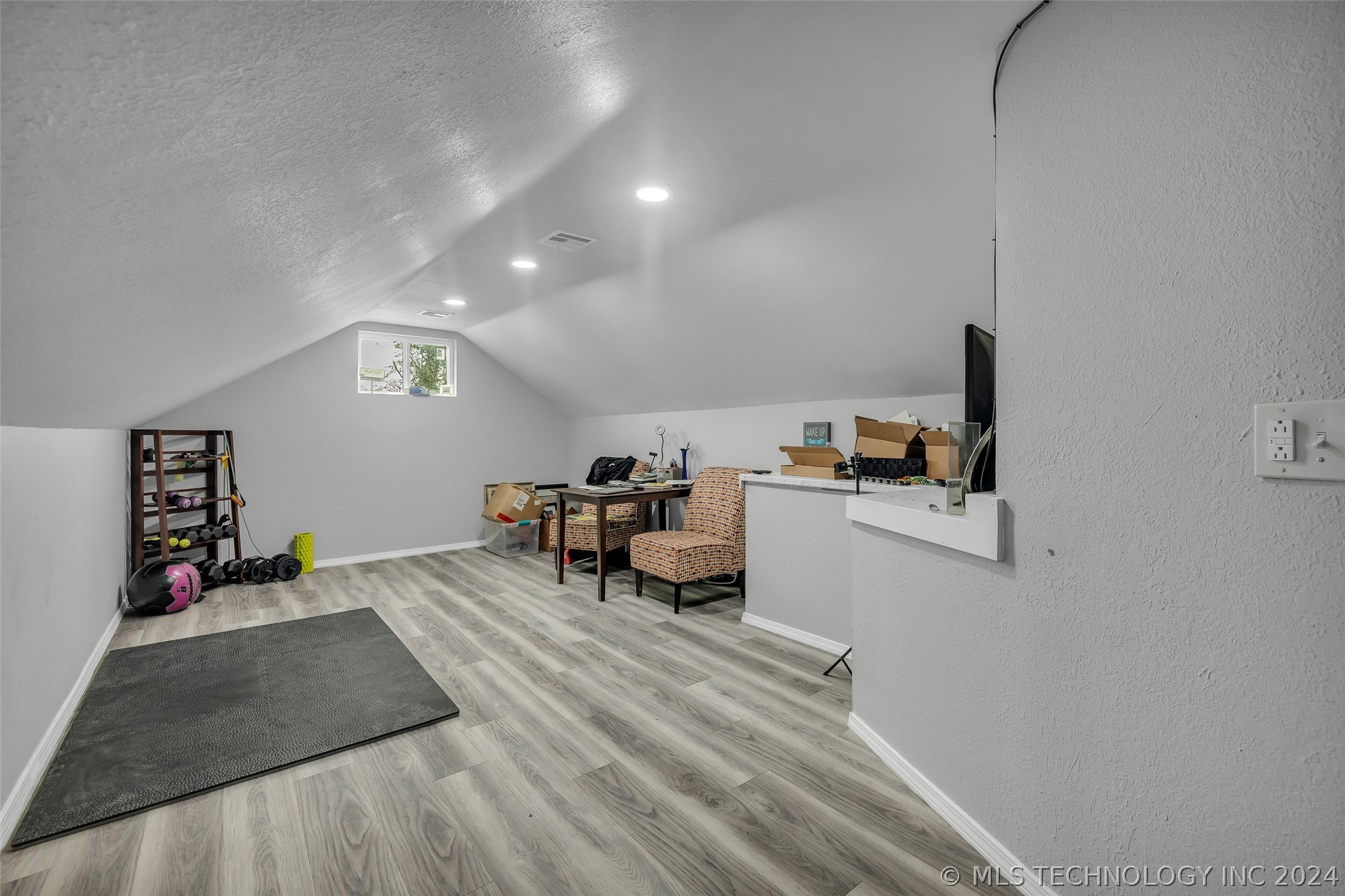 12206 E 81st Place N