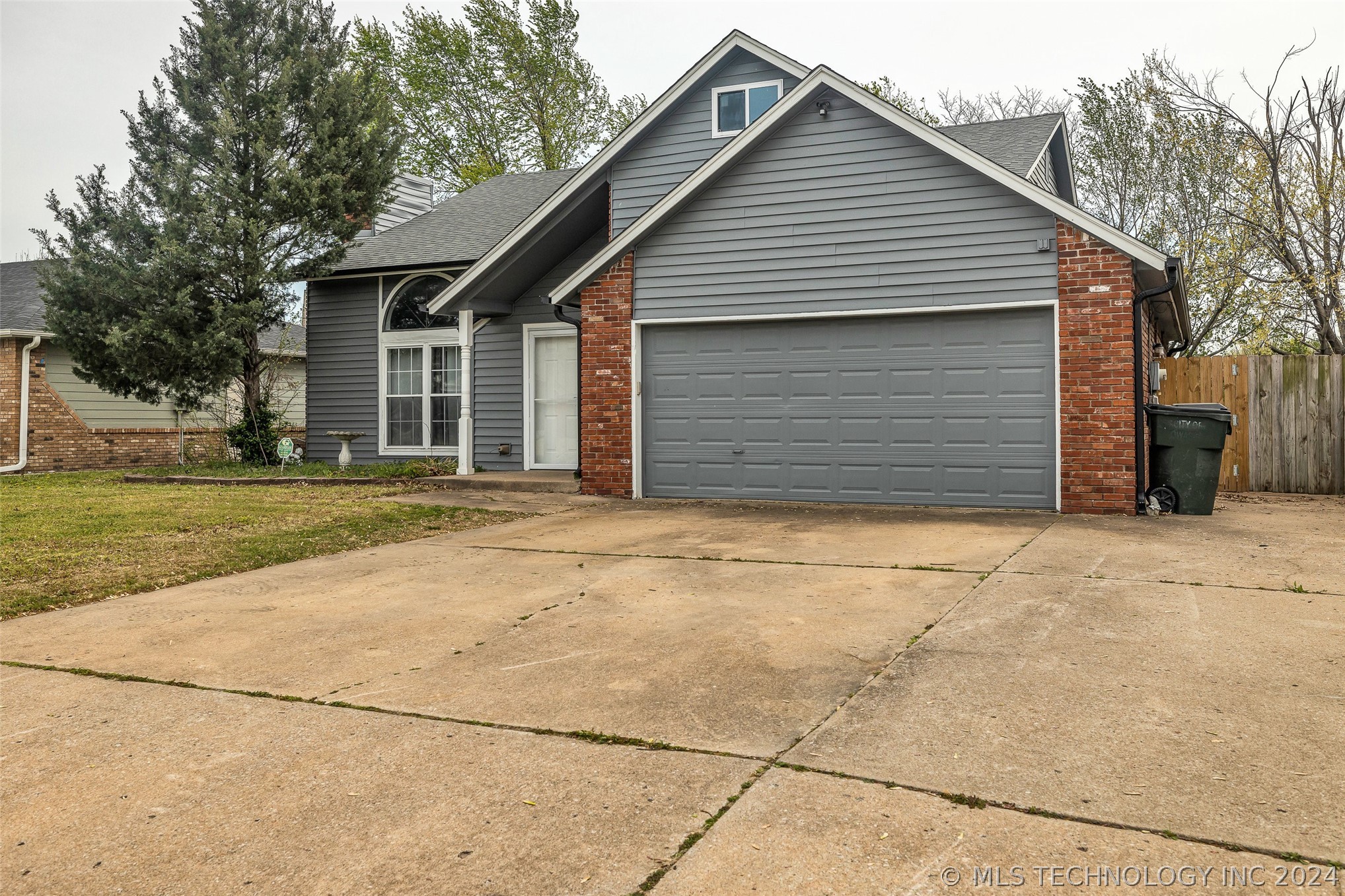 12206 E 81st Place N