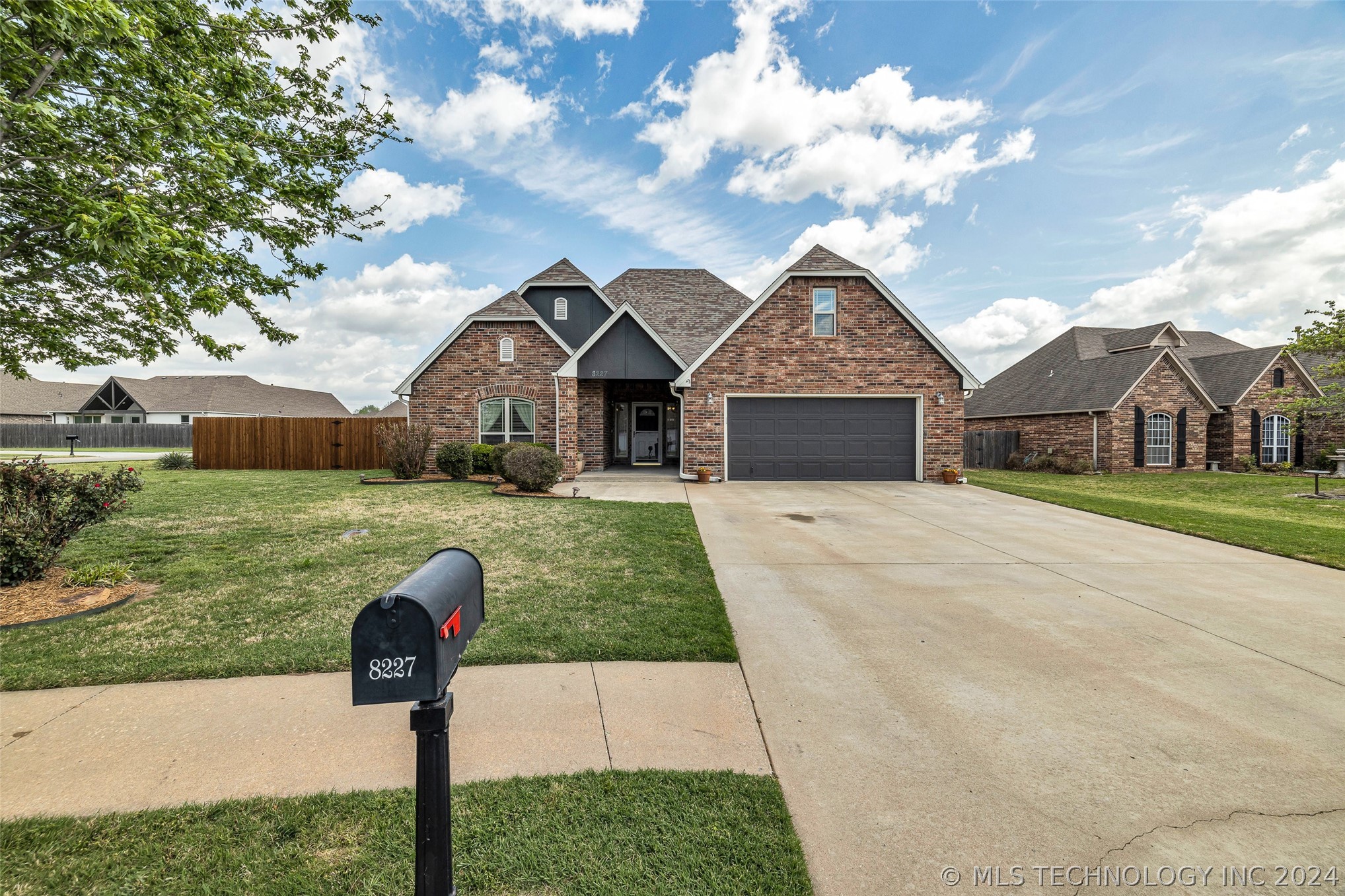 8227 Vintage Trace Drive