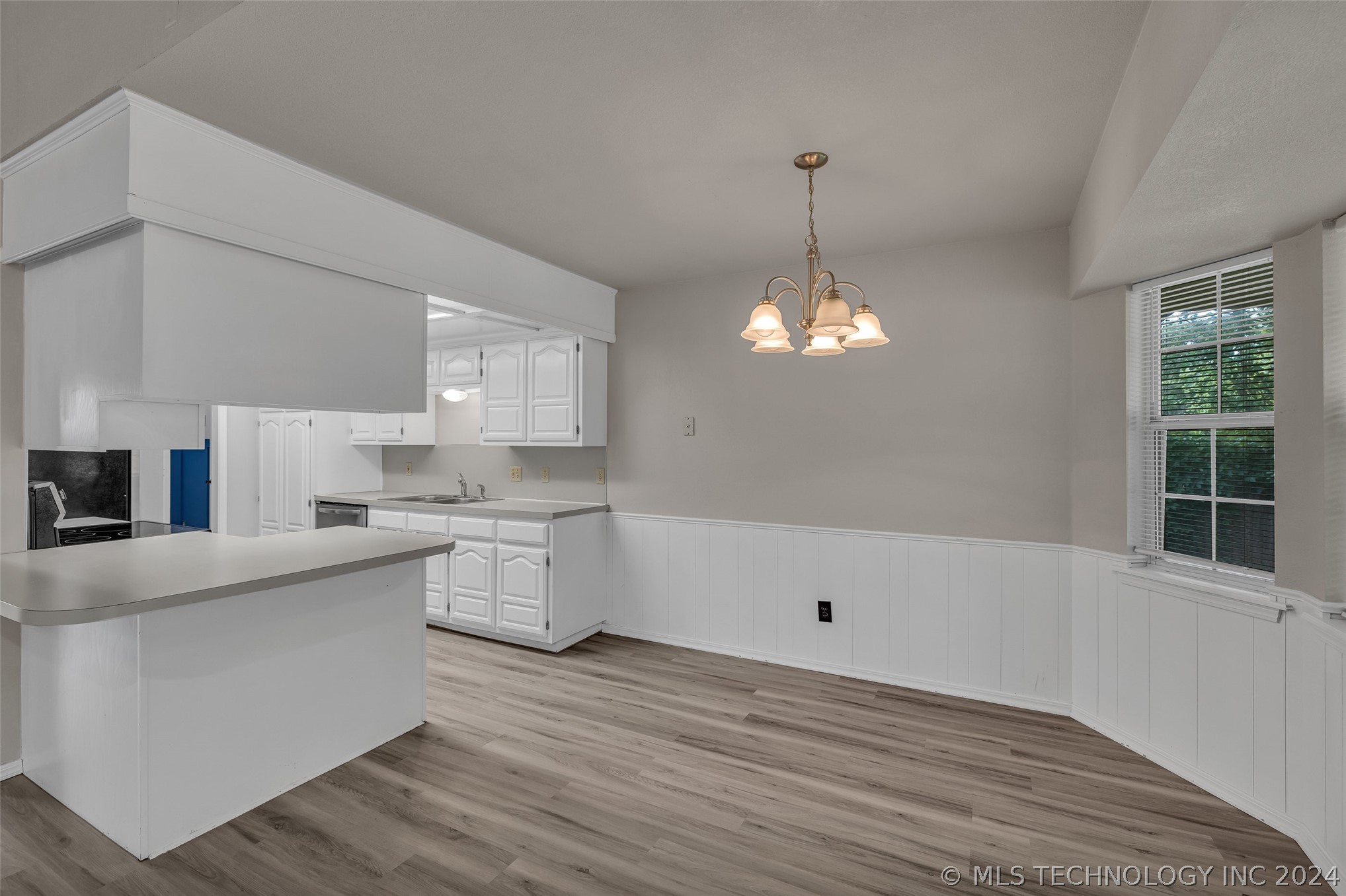 1916 S Aster Avenue