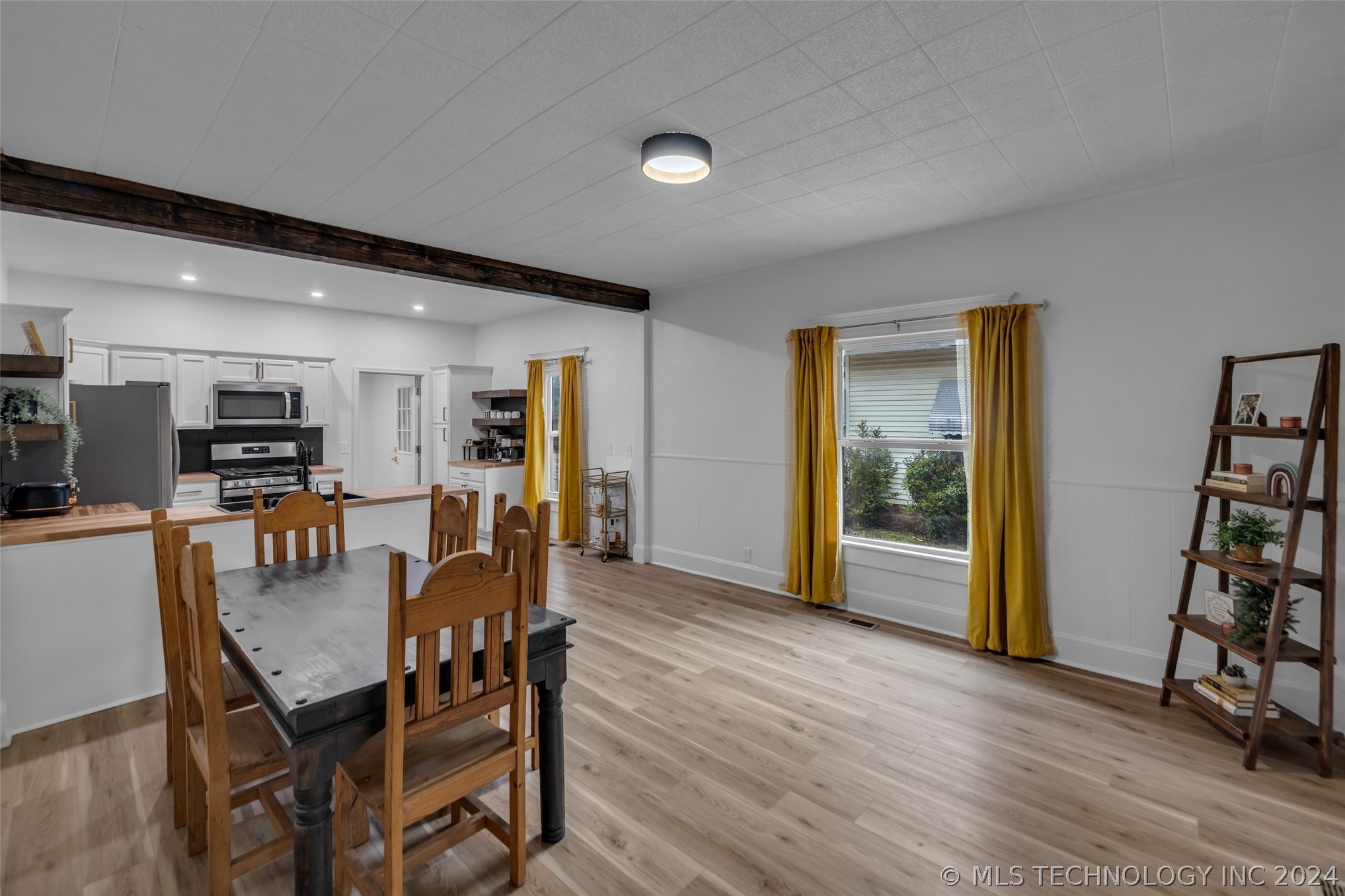 117 W Lincoln Avenue