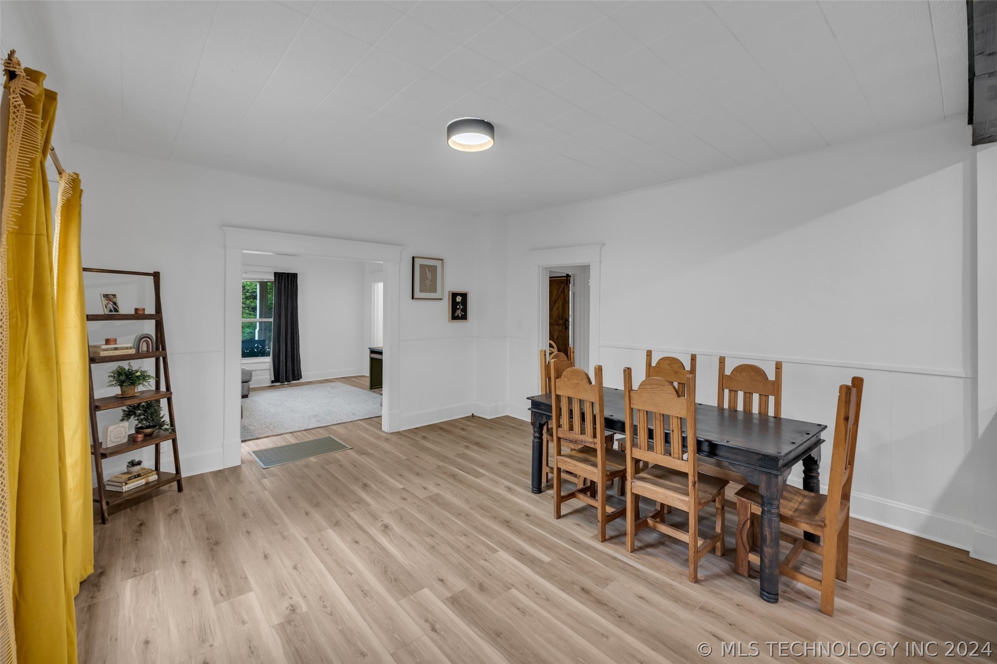 117 W Lincoln Avenue