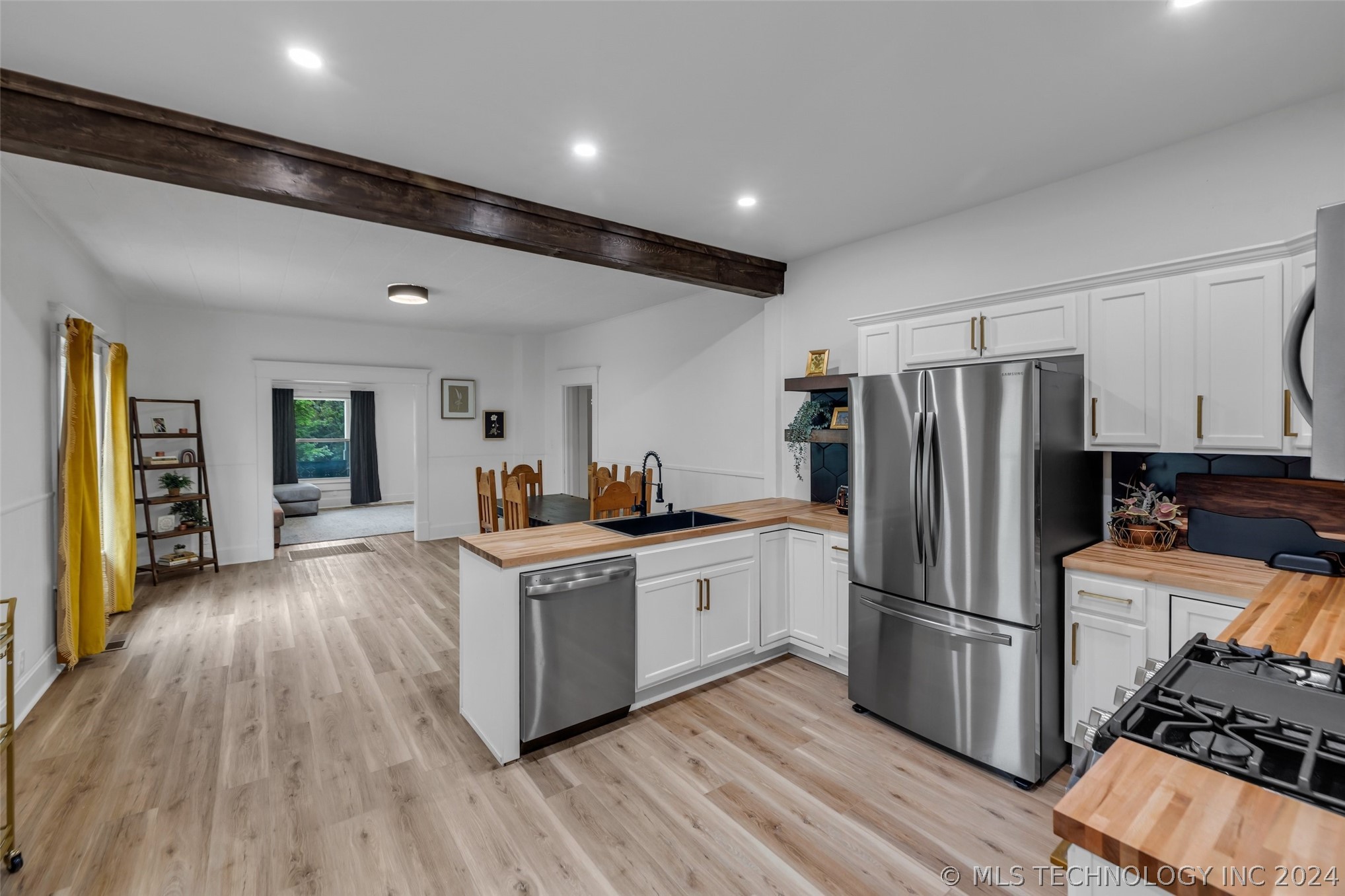 117 W Lincoln Avenue