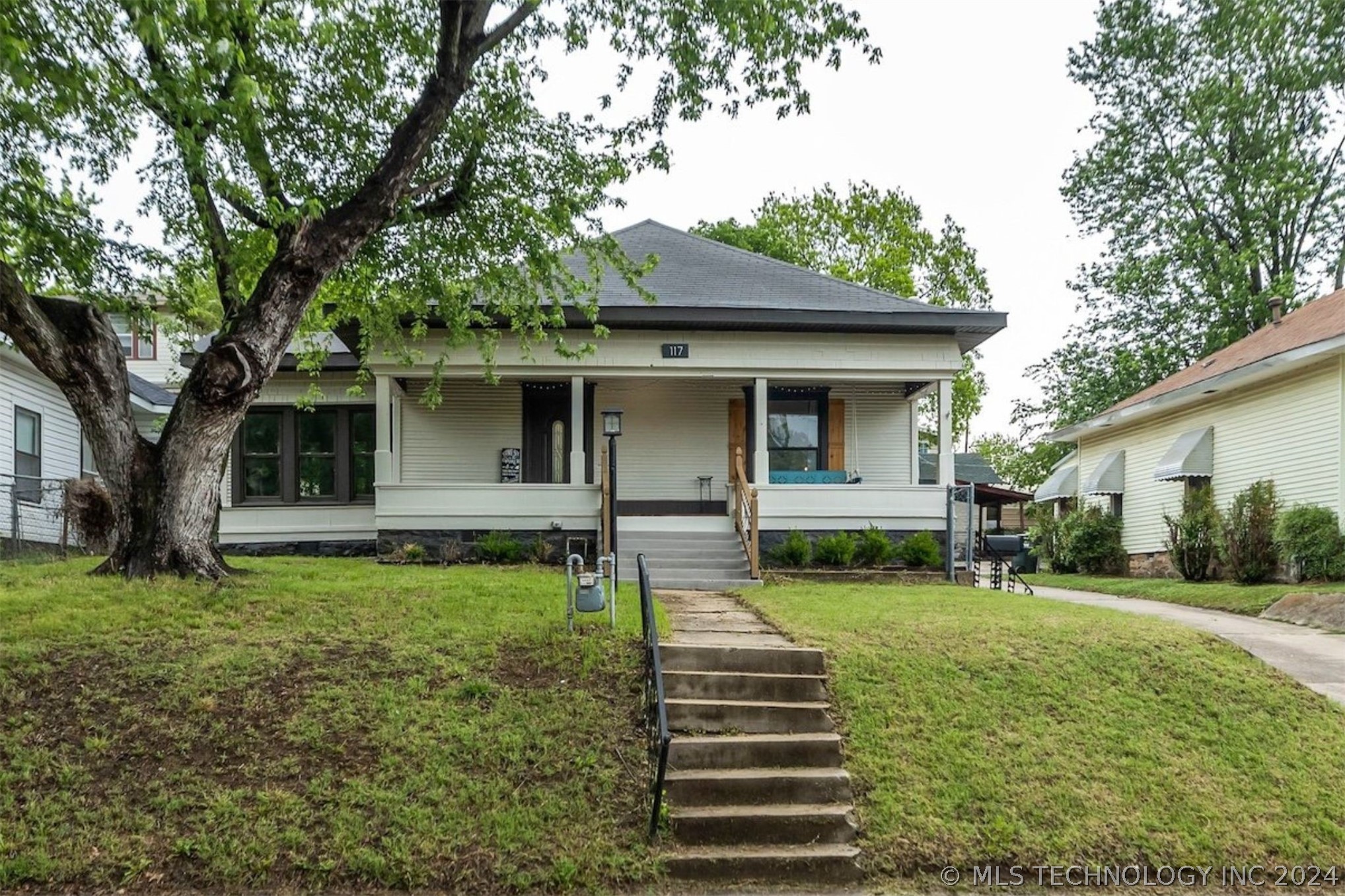 117 W Lincoln Avenue