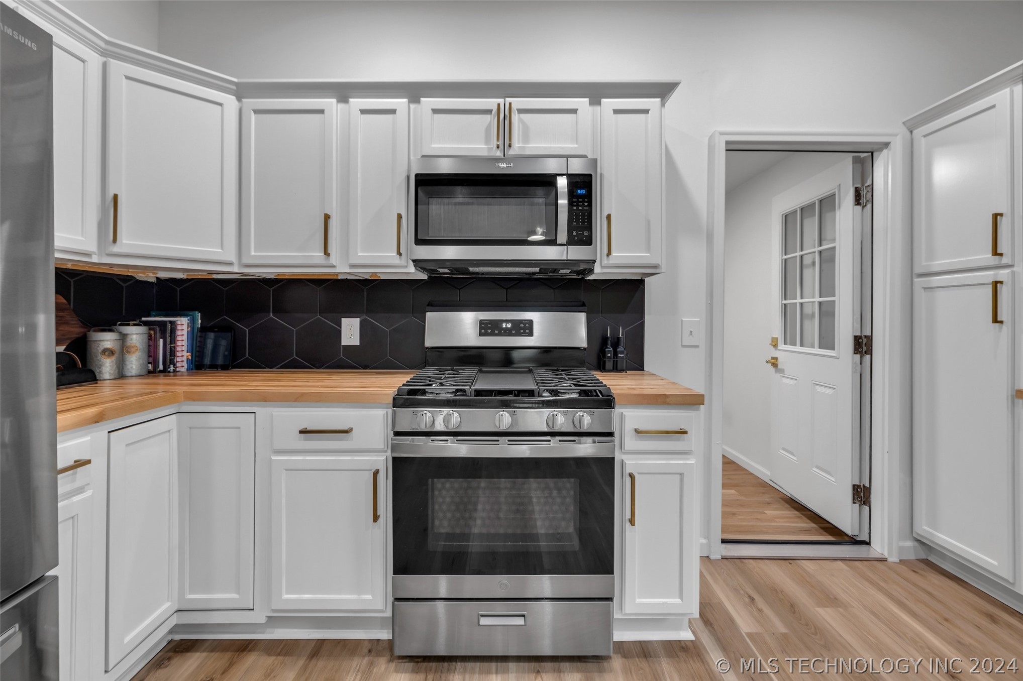 117 W Lincoln Avenue