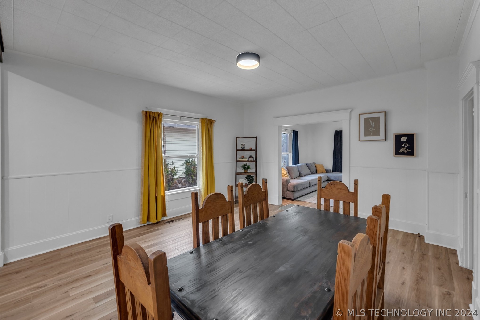 117 W Lincoln Avenue