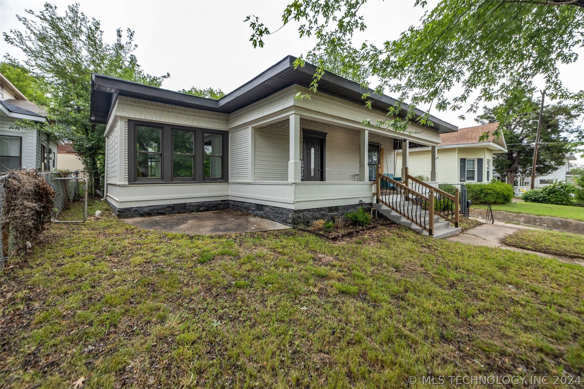 117 W Lincoln Avenue