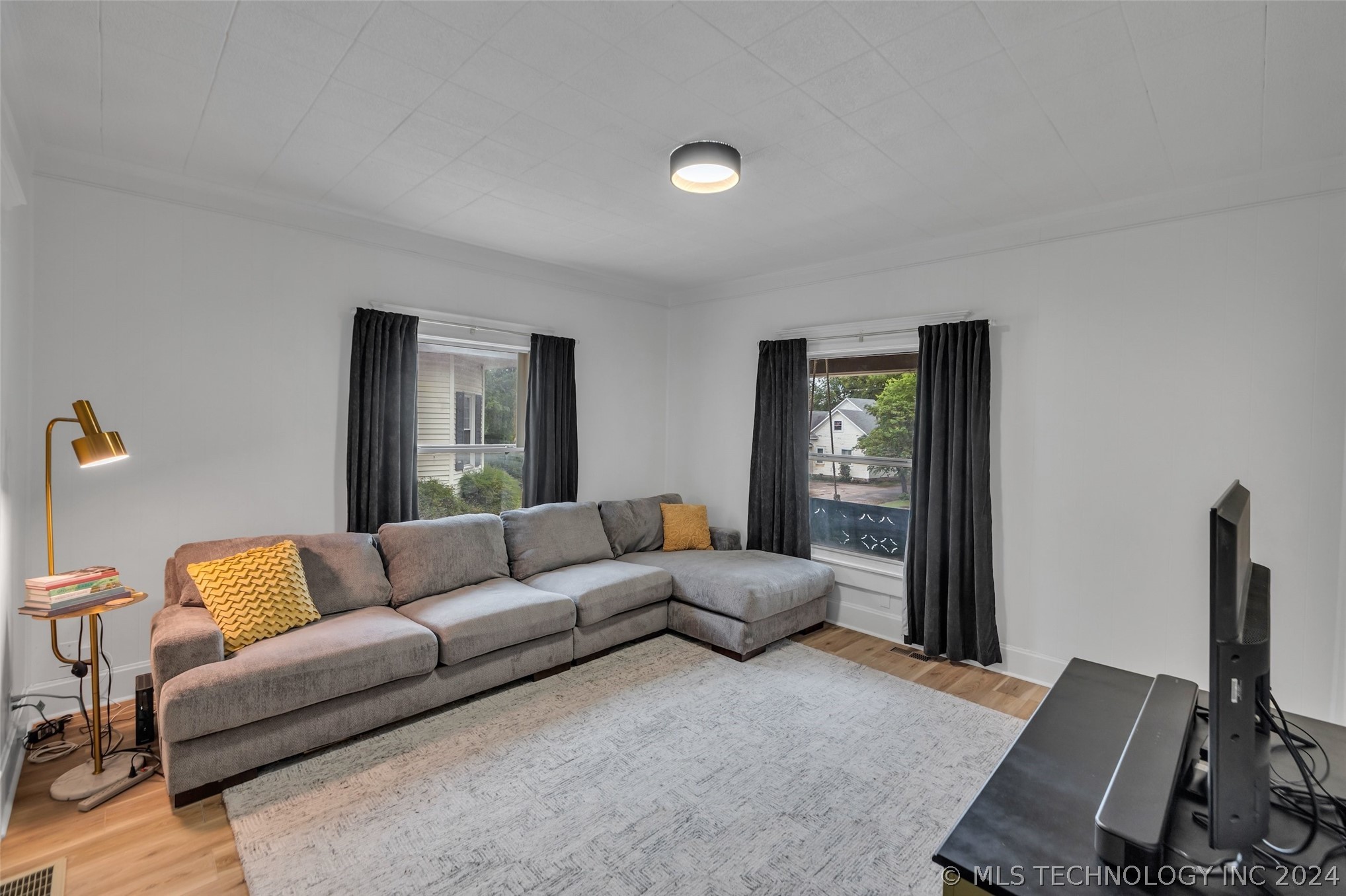 117 W Lincoln Avenue