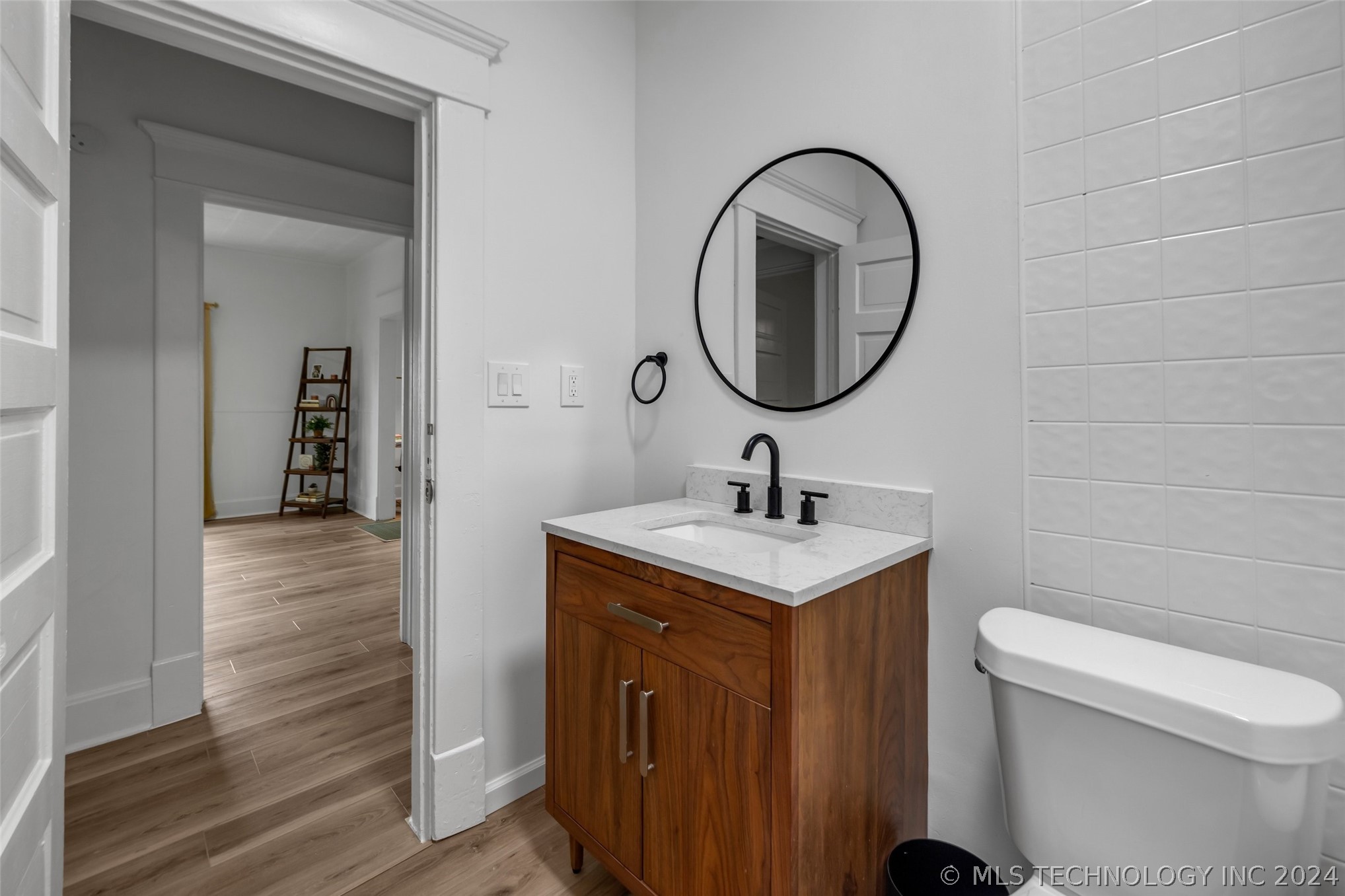 117 W Lincoln Avenue