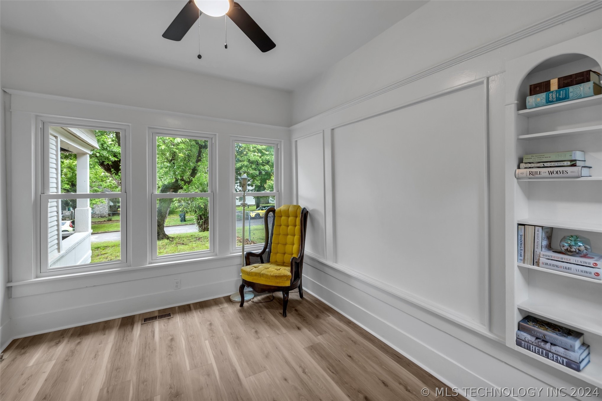 117 W Lincoln Avenue