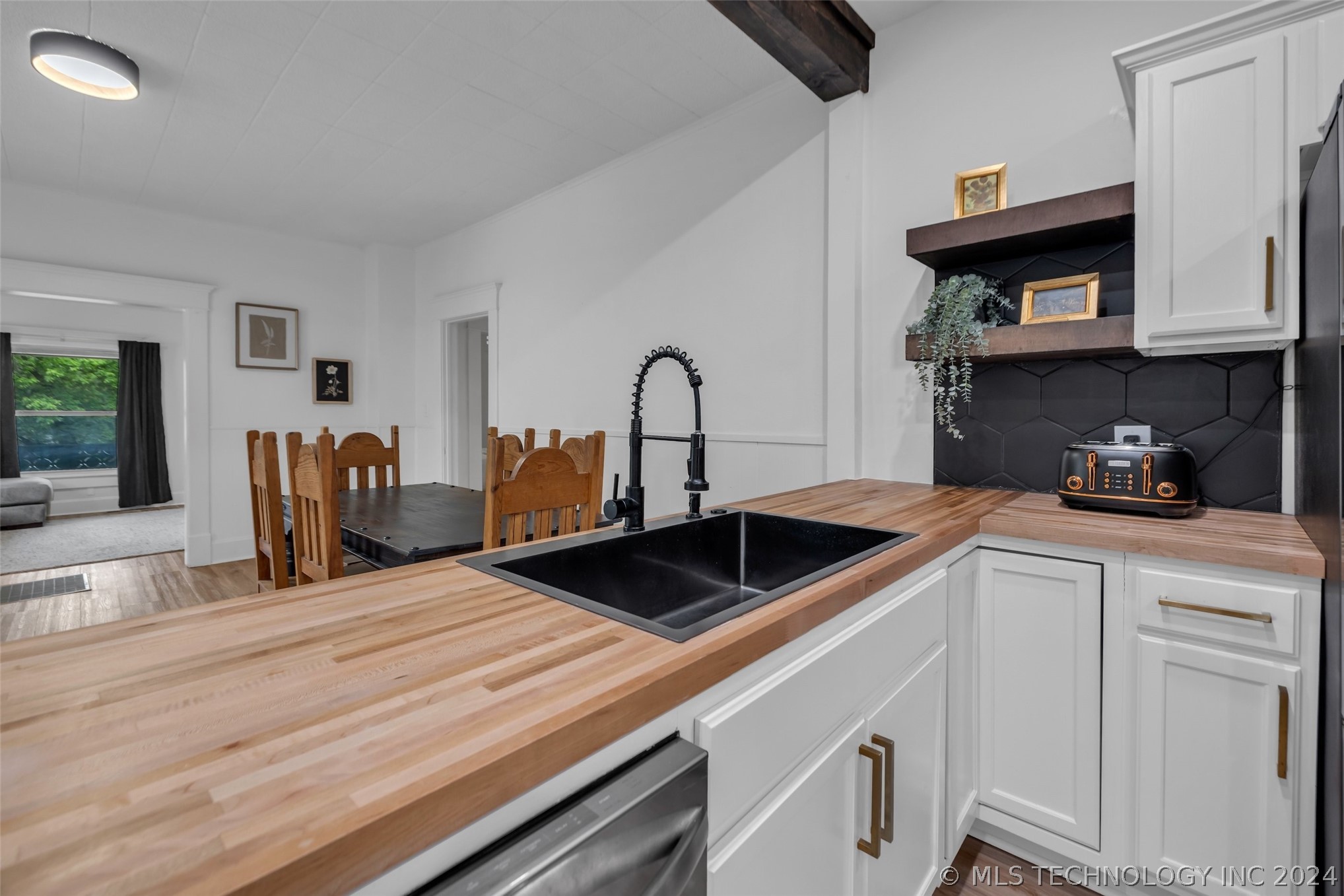 117 W Lincoln Avenue