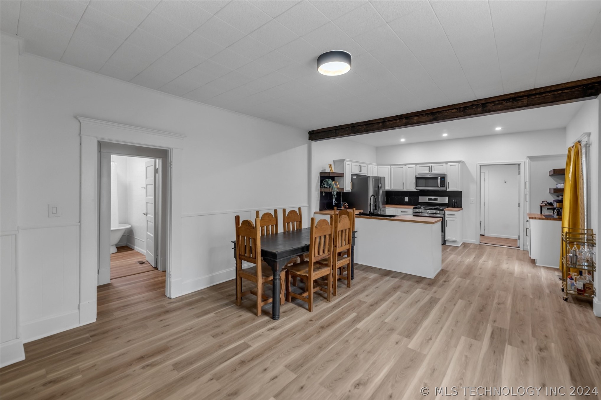 117 W Lincoln Avenue