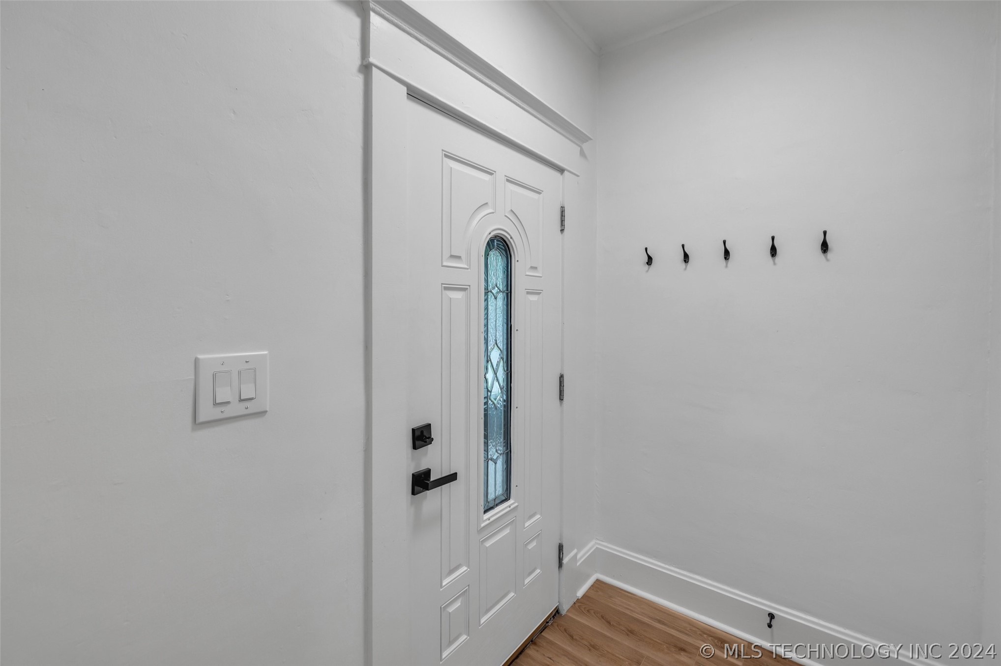 117 W Lincoln Avenue