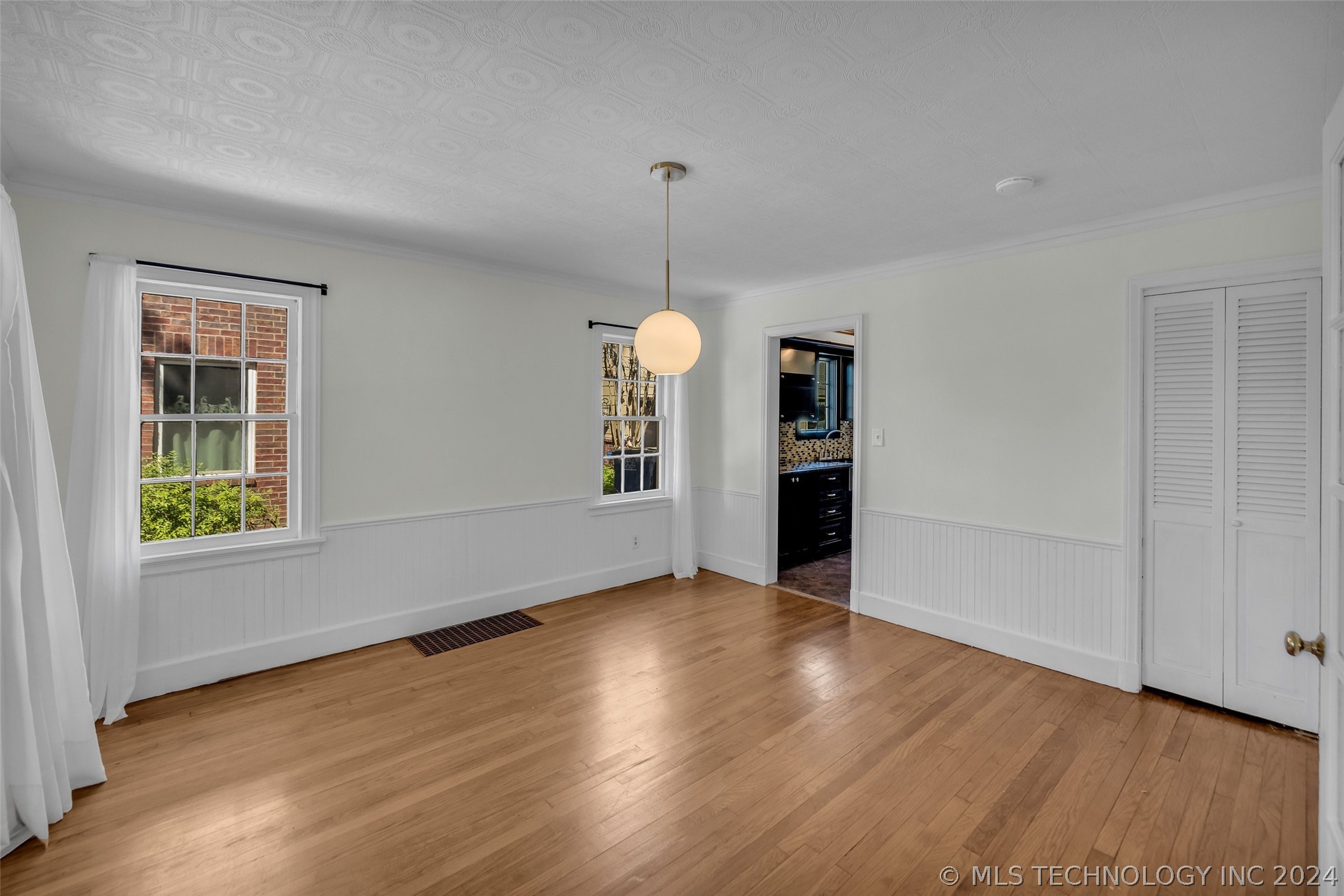 211 E 27th Street