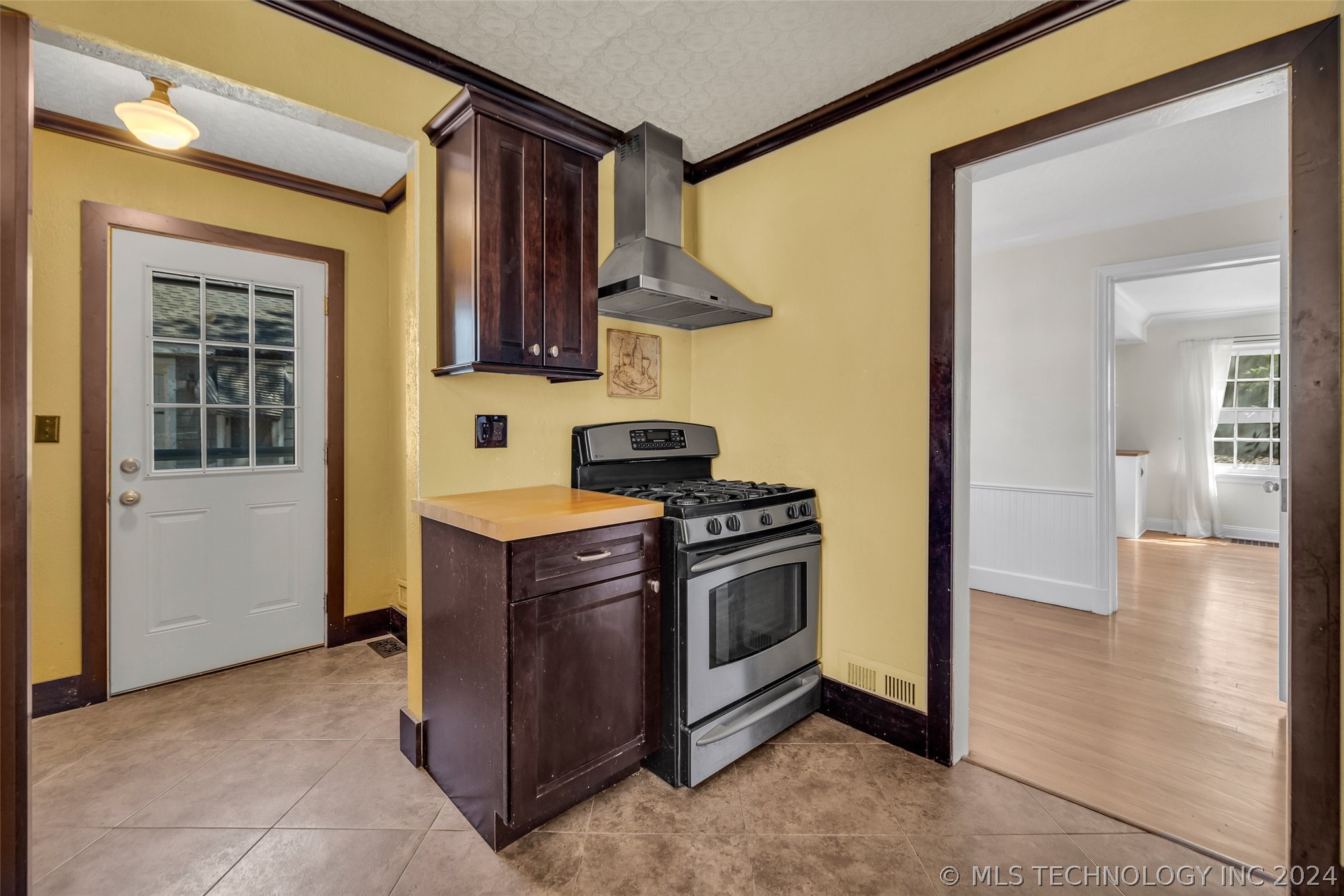 211 E 27th Street
