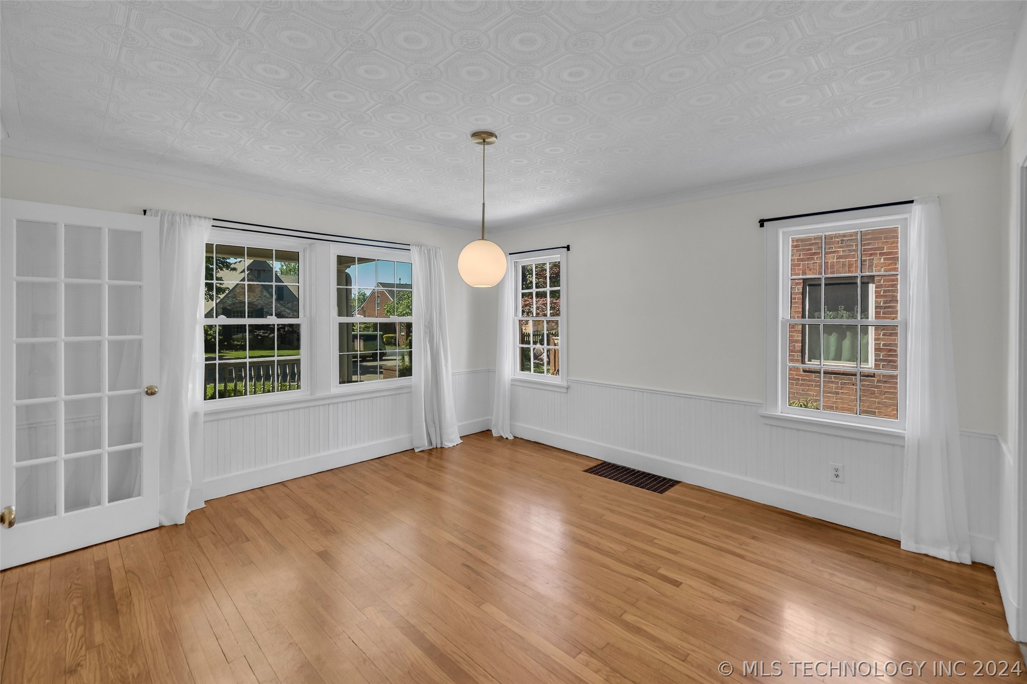 211 E 27th Street