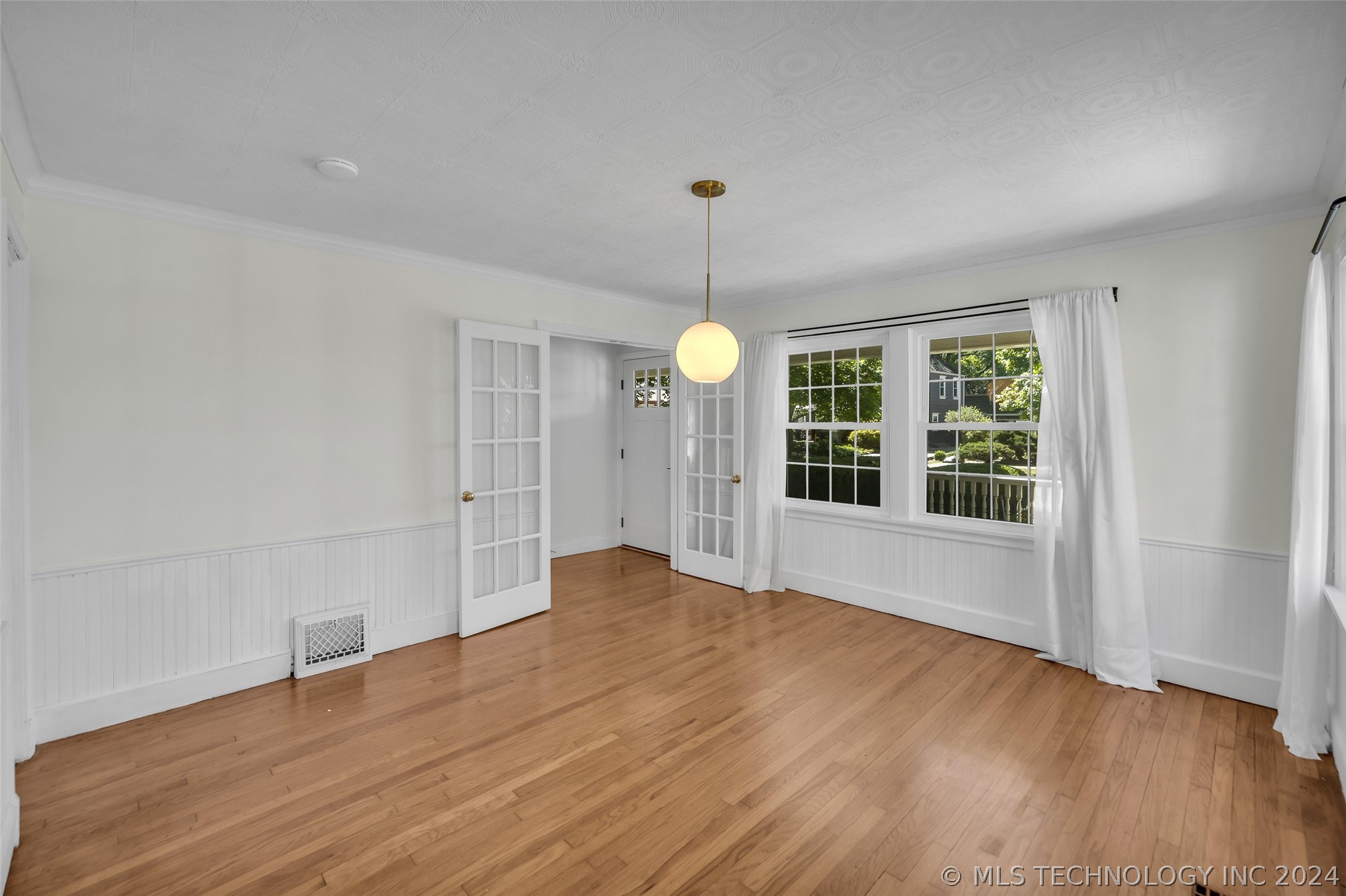 211 E 27th Street