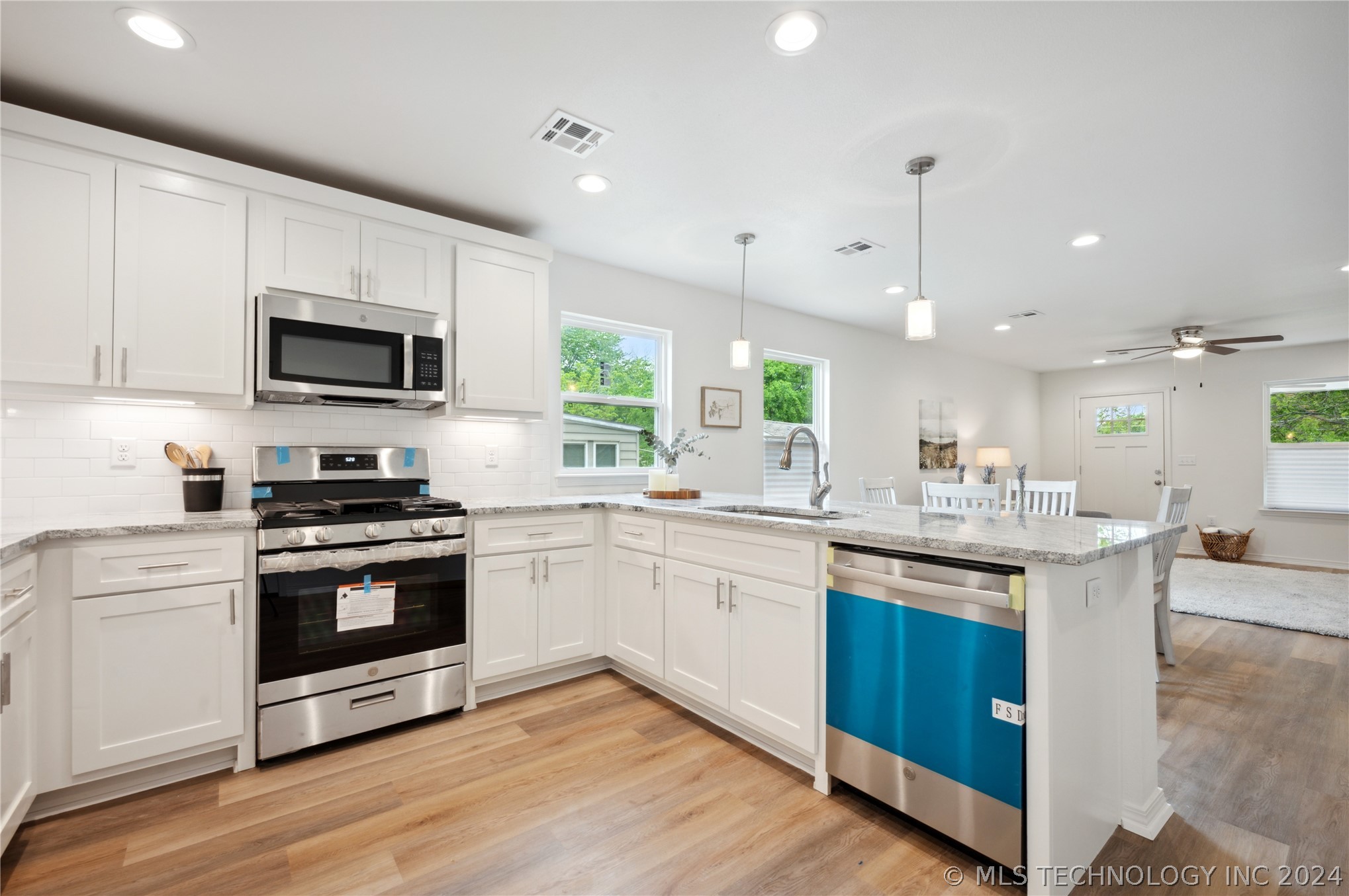2115 W 40th Street