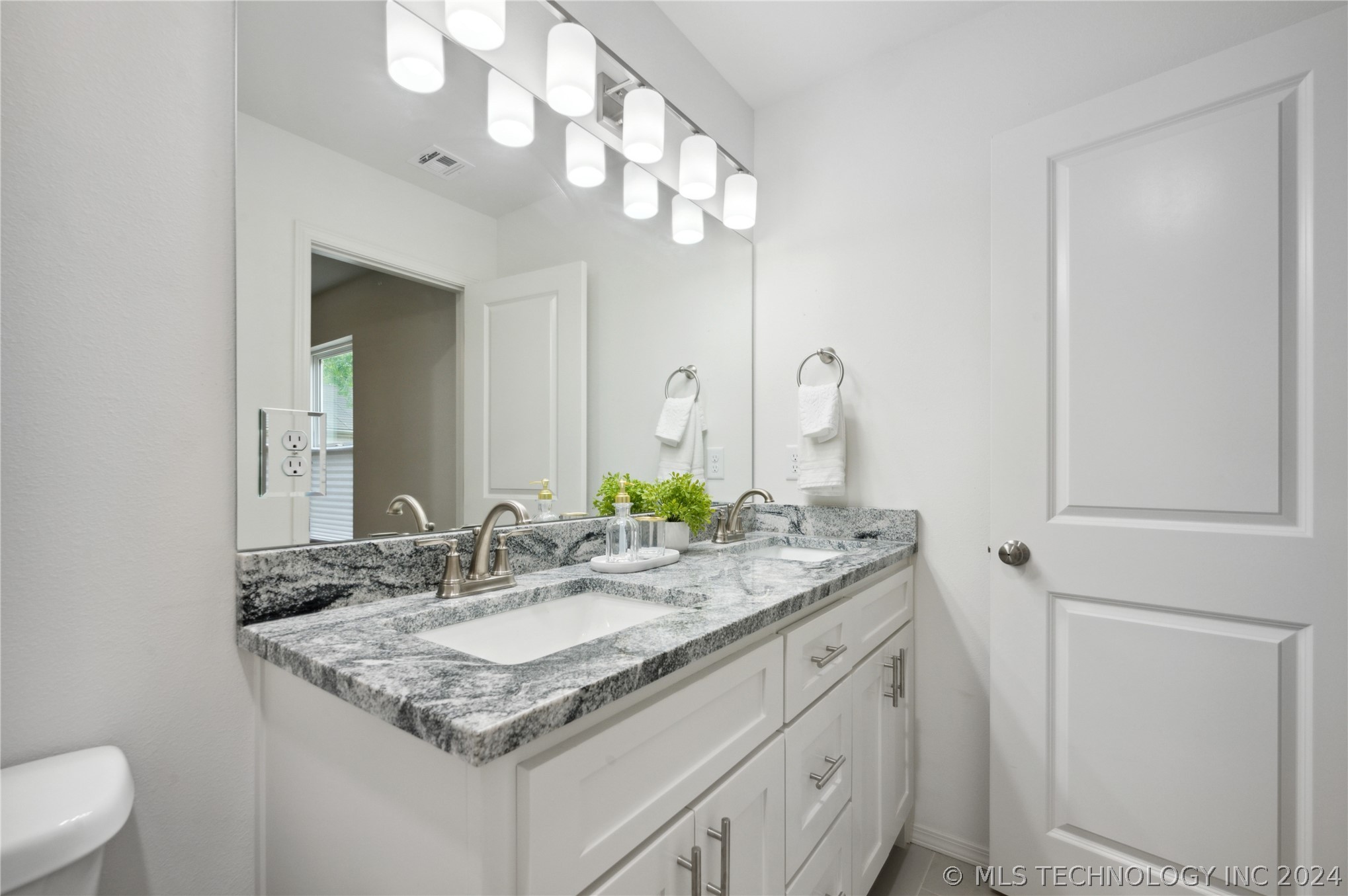2115 W 40th Street