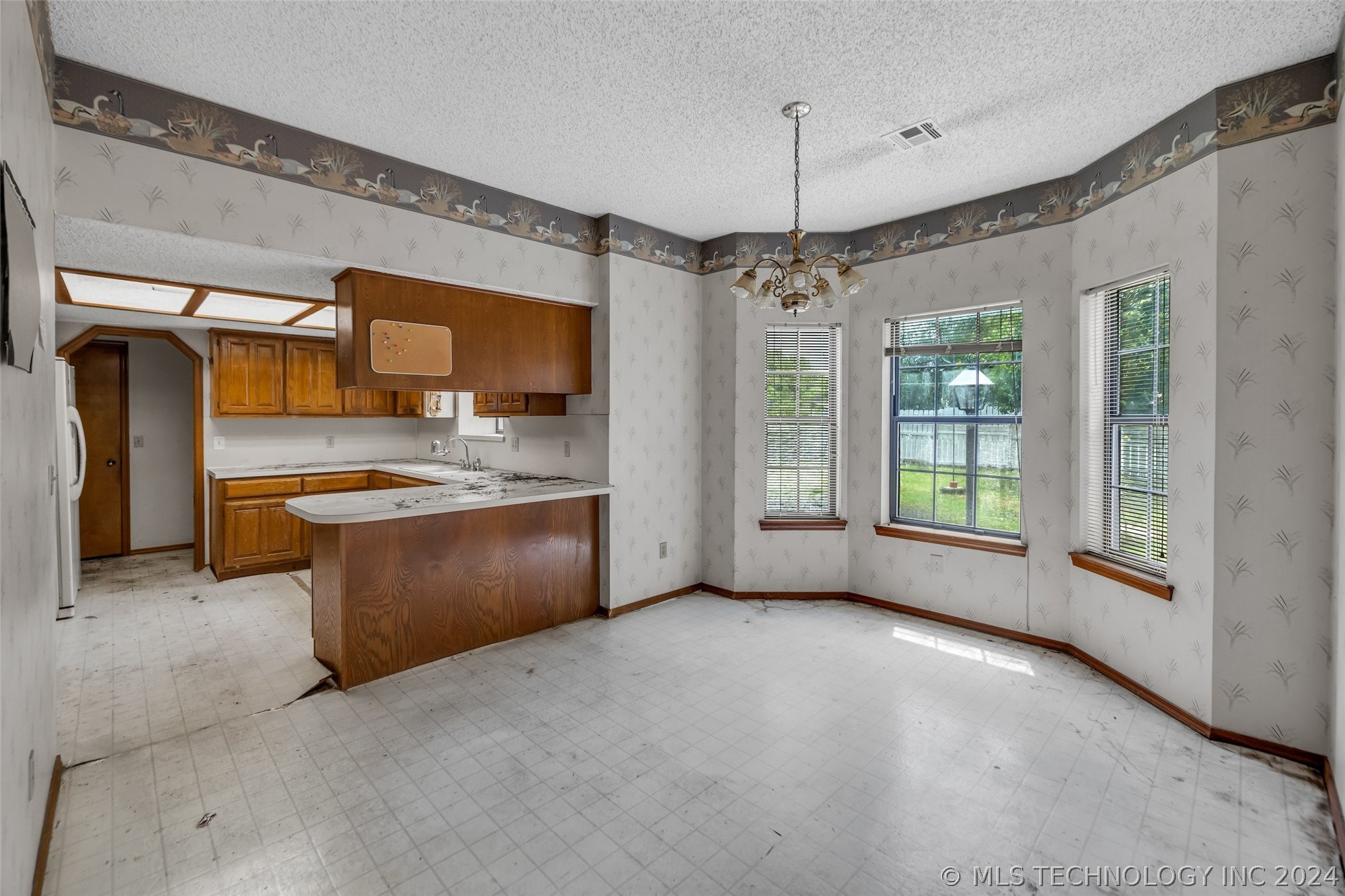 2825 W Vandalia Street