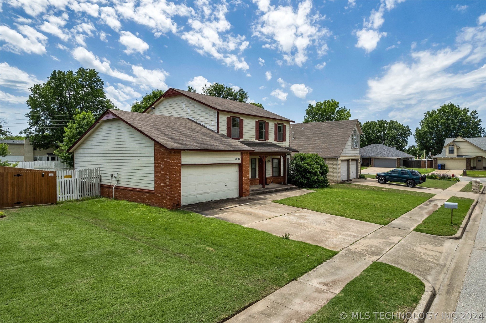 2825 W Vandalia Street