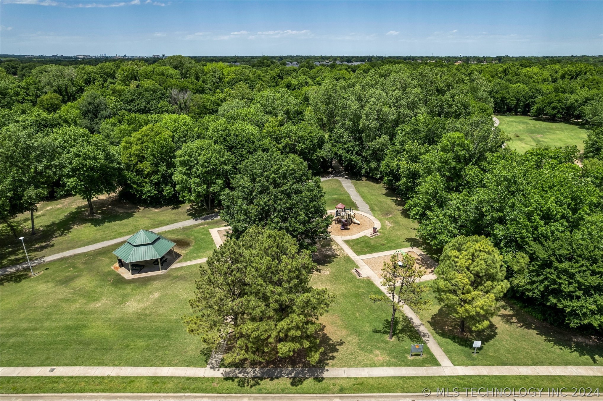 2825 W Vandalia Street