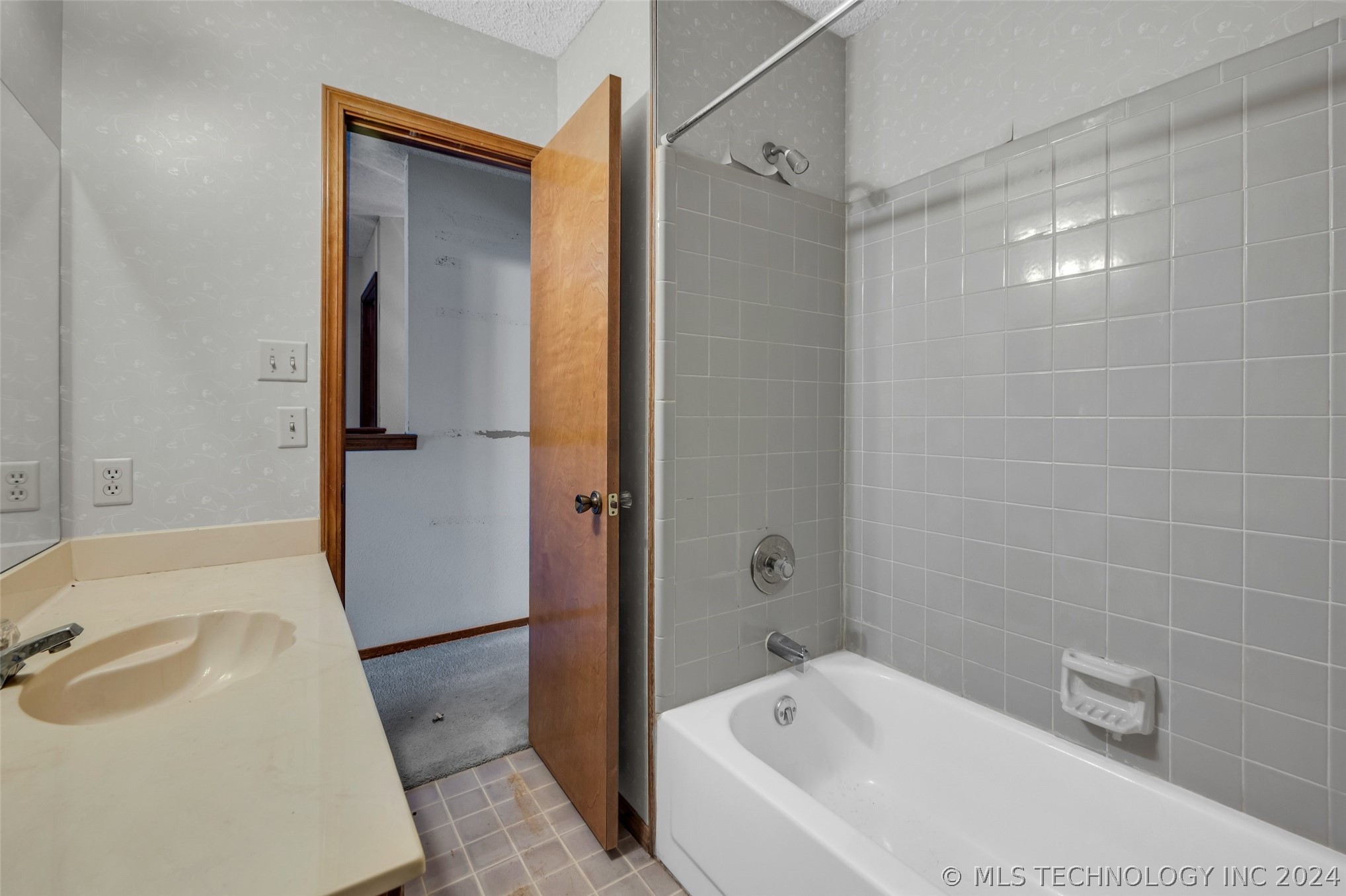 2825 W Vandalia Street