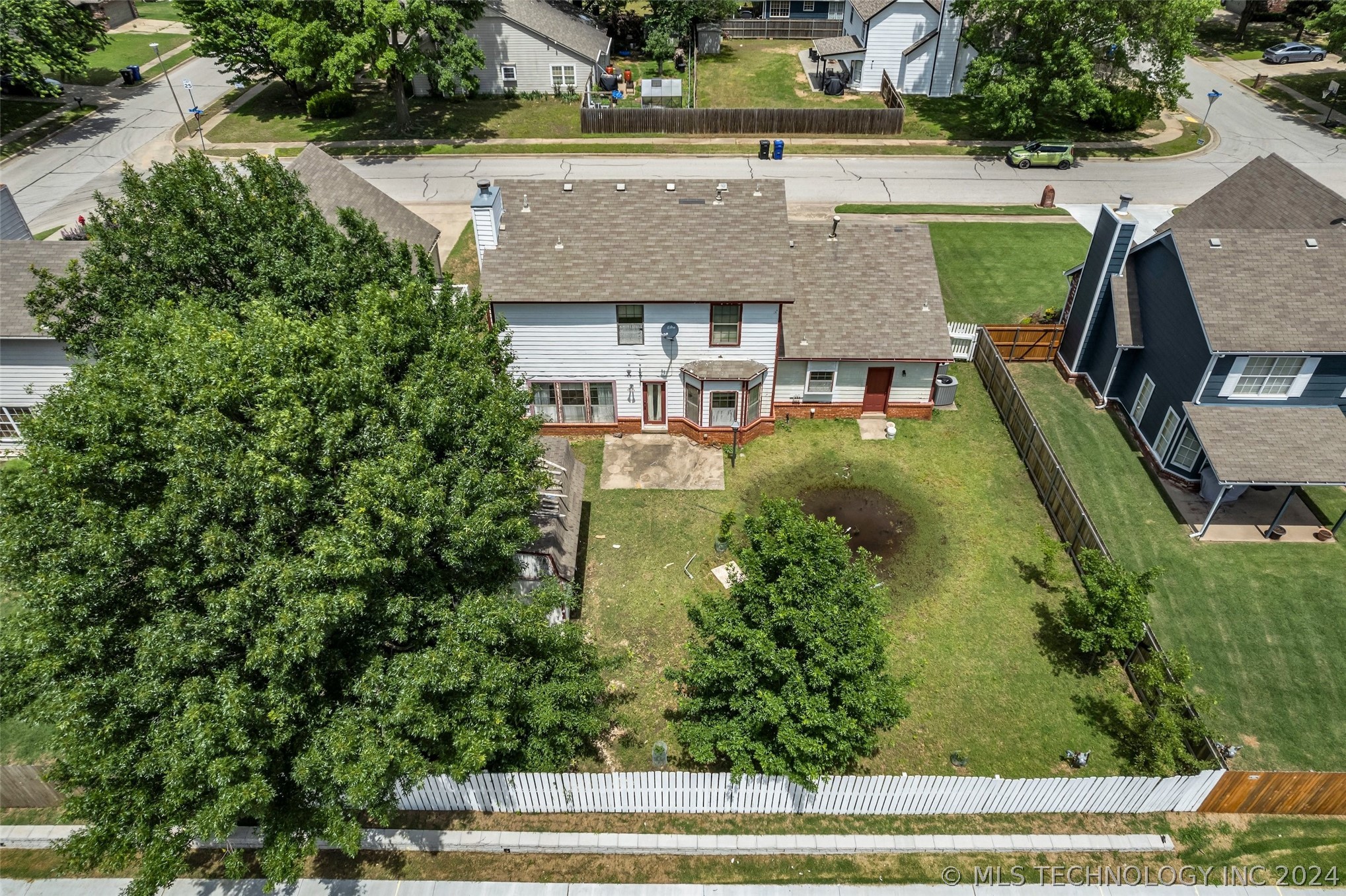 2825 W Vandalia Street