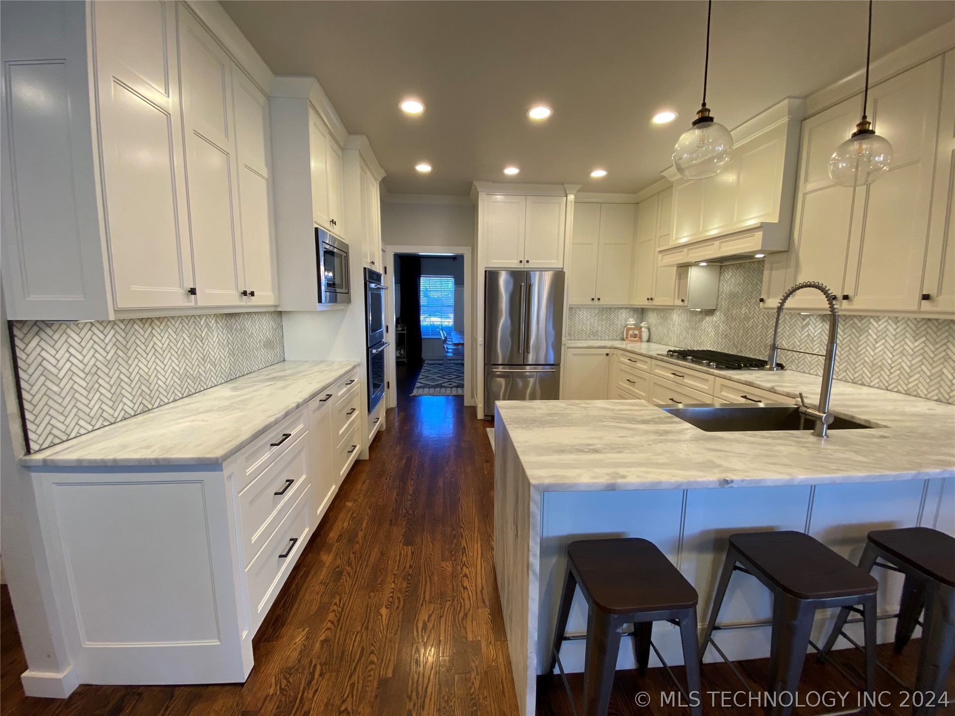 10927 S Canton Avenue