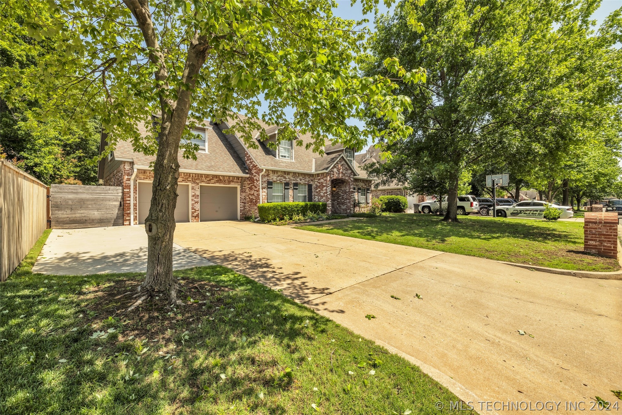 10927 S Canton Avenue