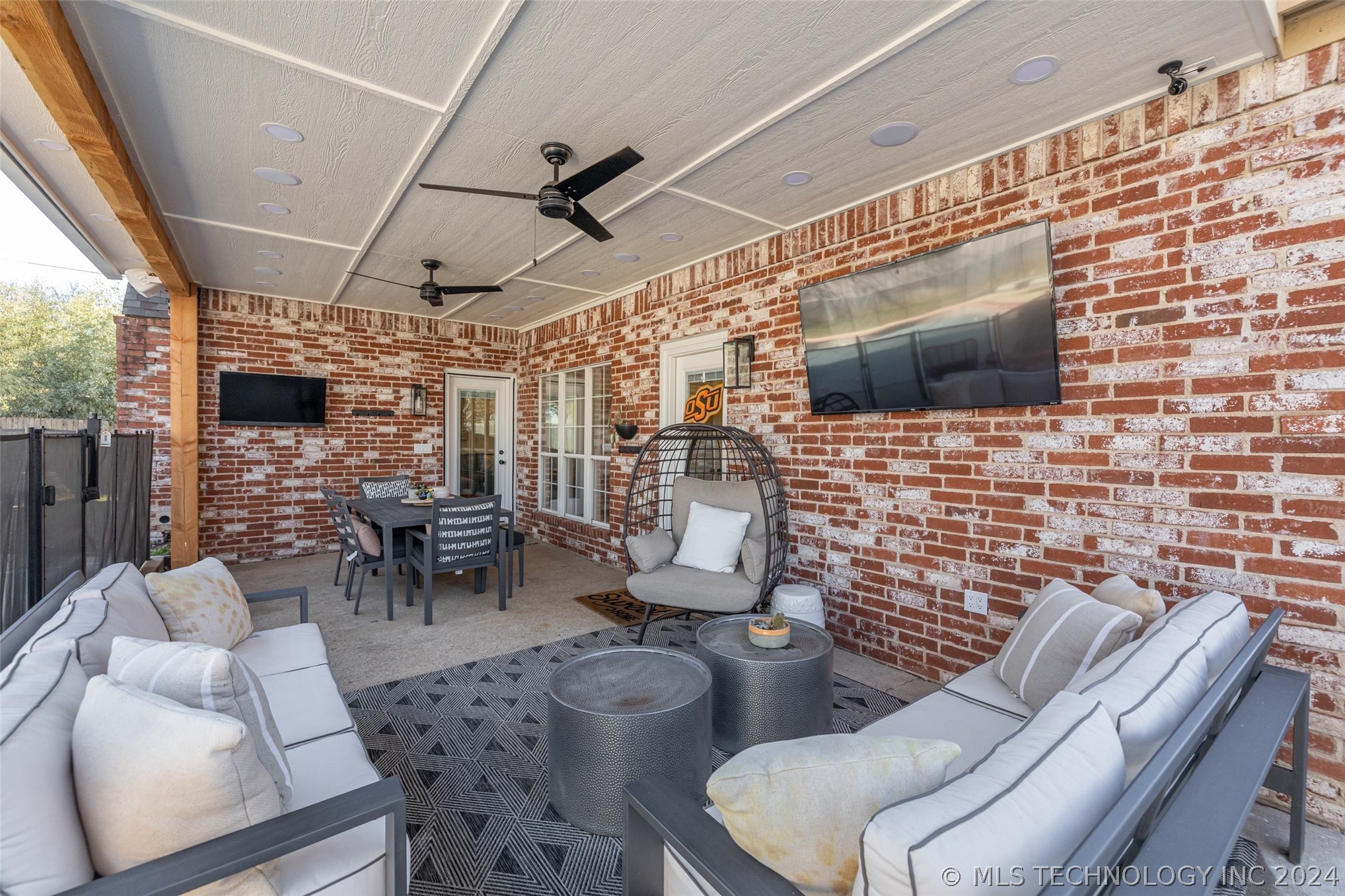 10927 S Canton Avenue