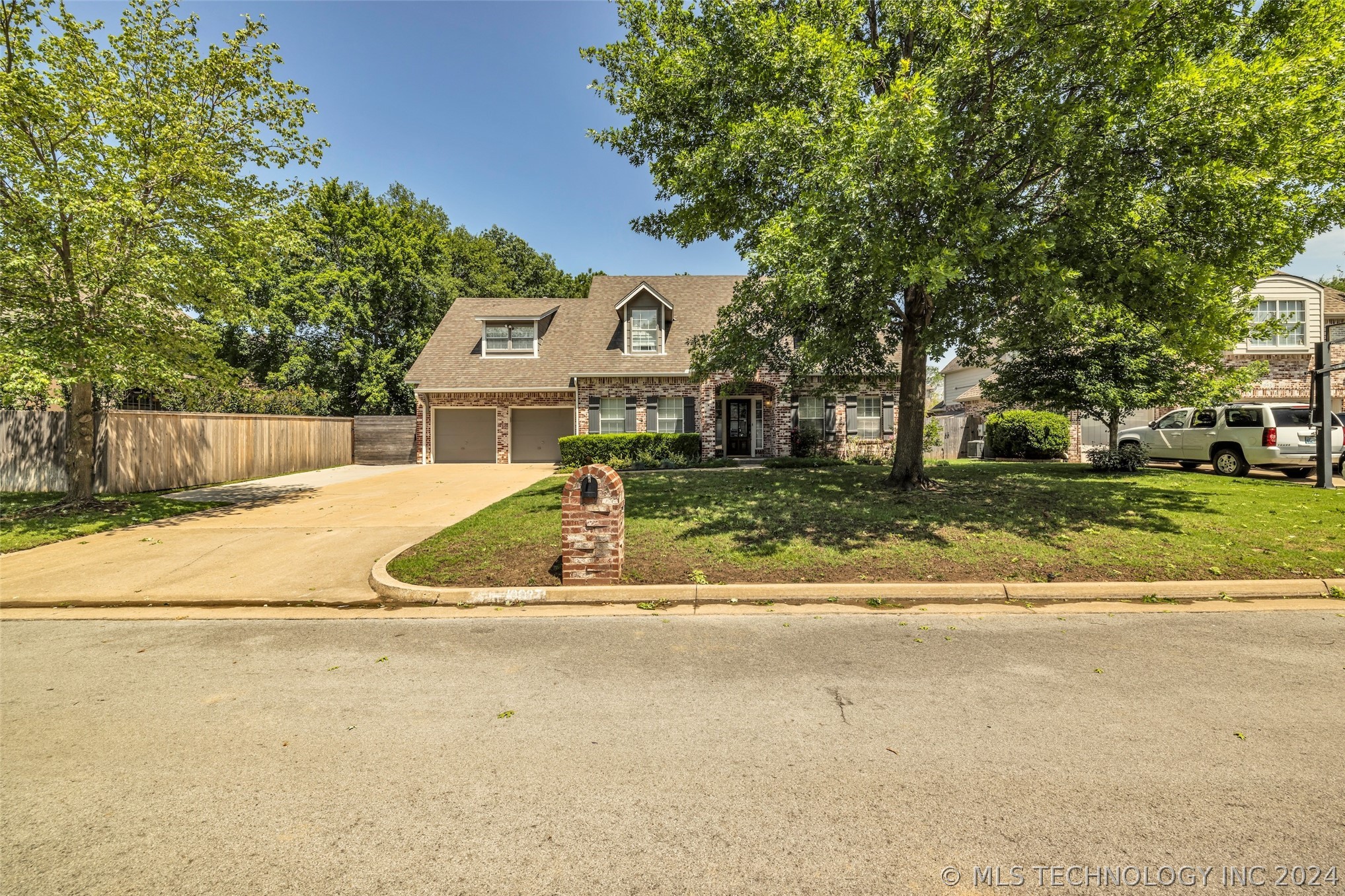 10927 S Canton Avenue