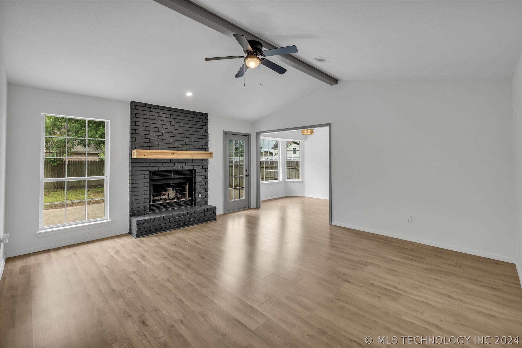 4437 W Queens Street