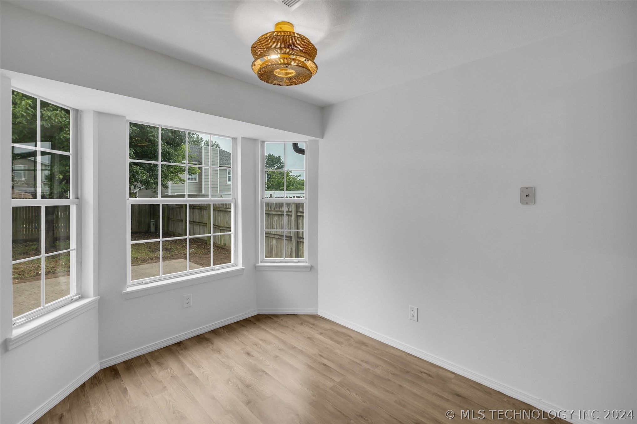 4437 W Queens Street