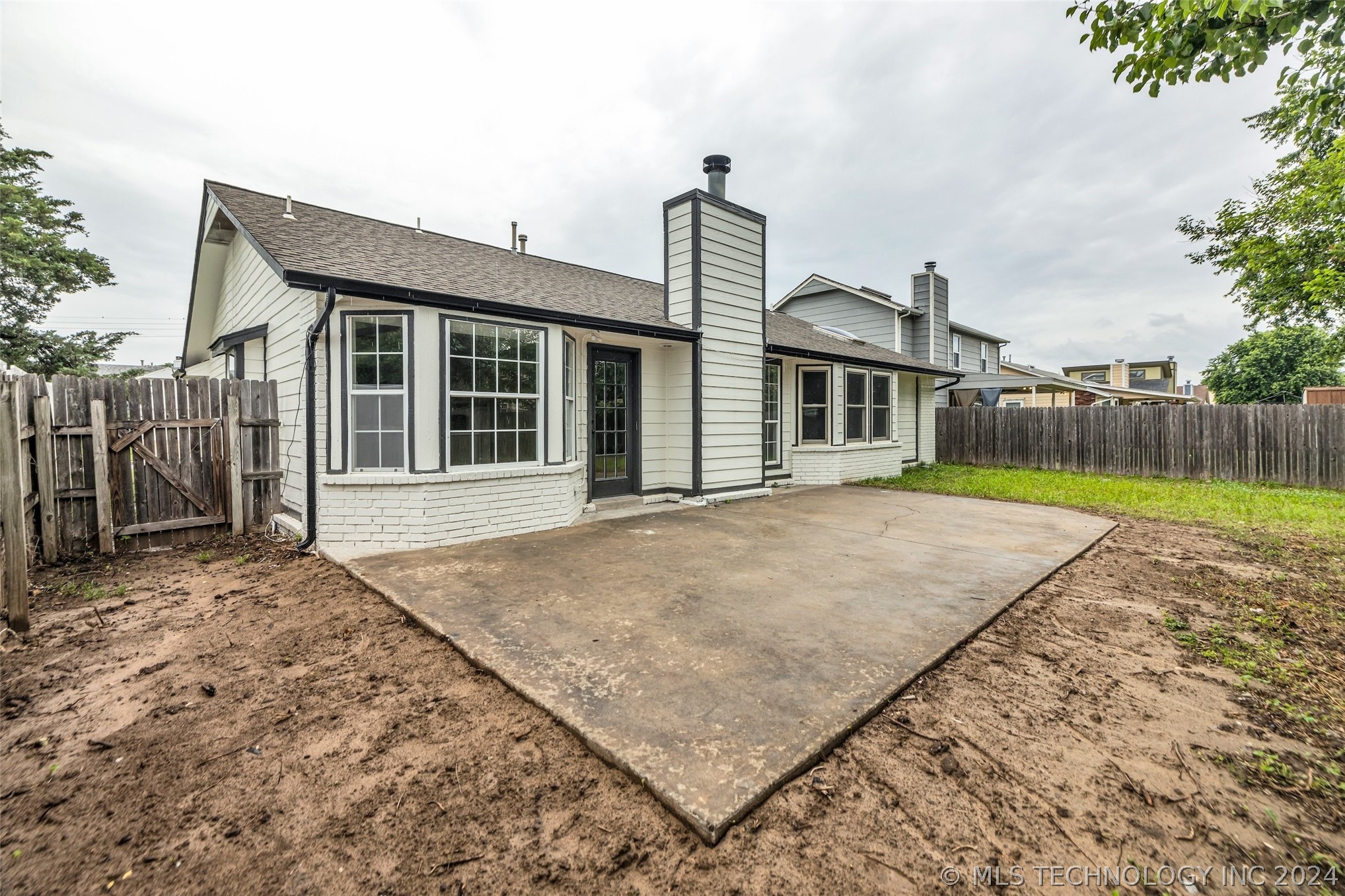 4437 W Queens Street