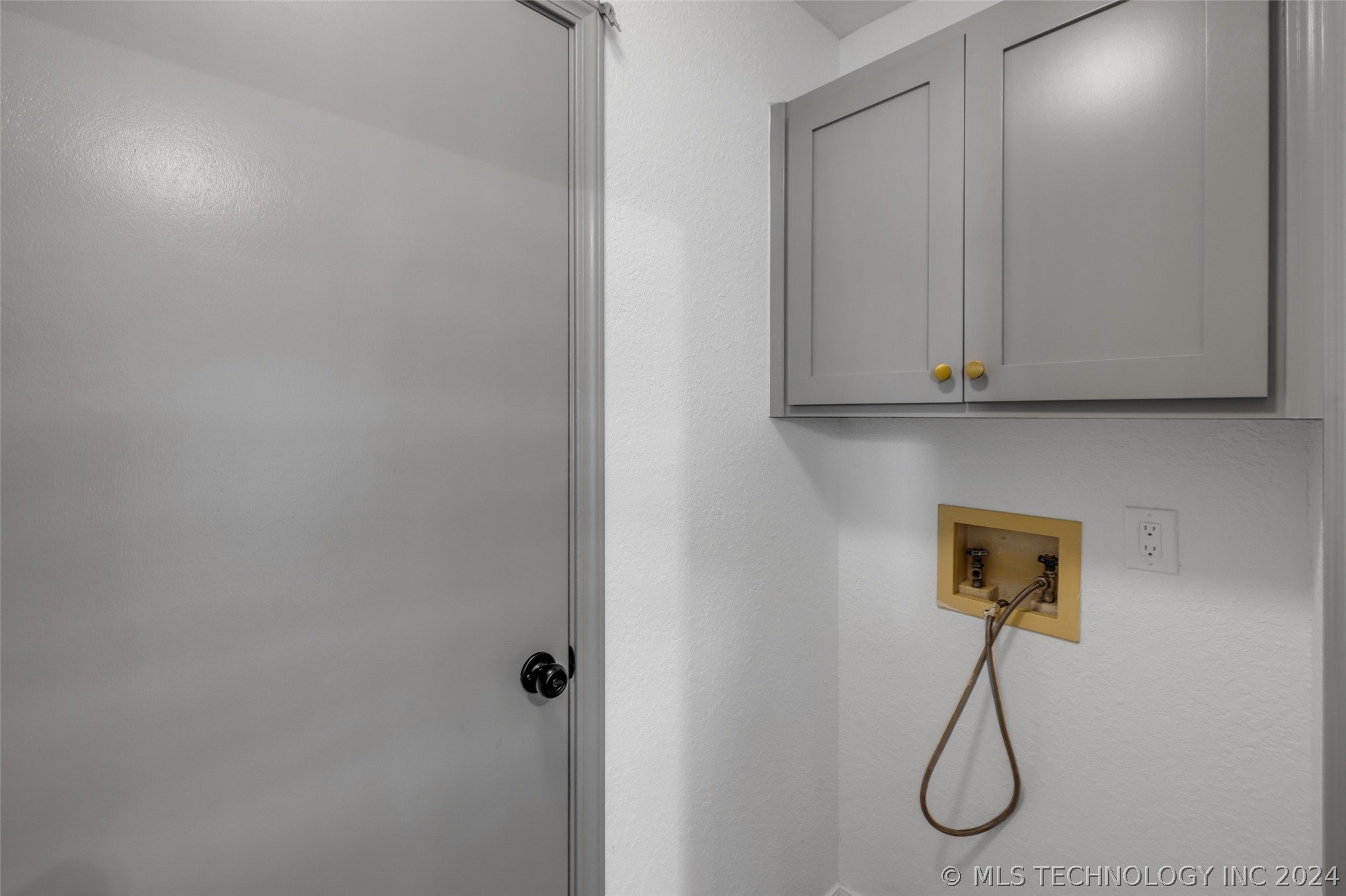 4437 W Queens Street