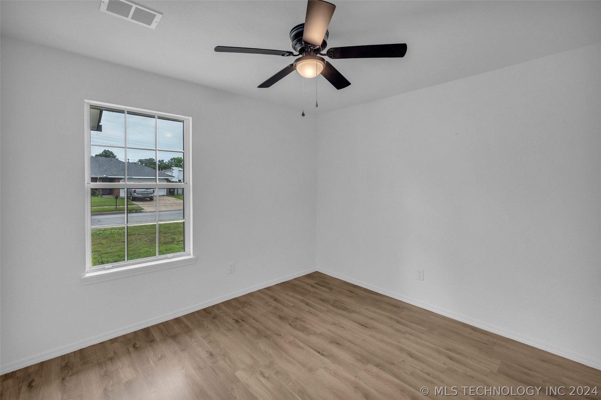 4437 W Queens Street