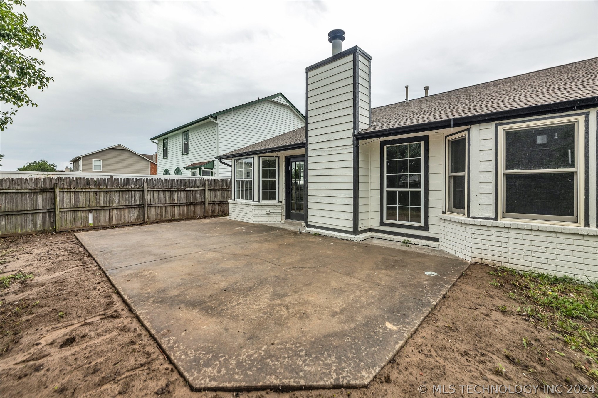 4437 W Queens Street