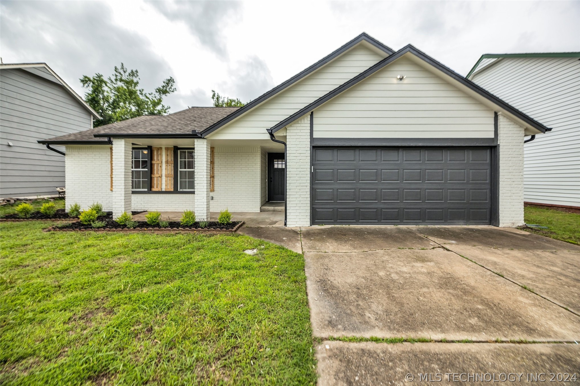 4437 W Queens Street