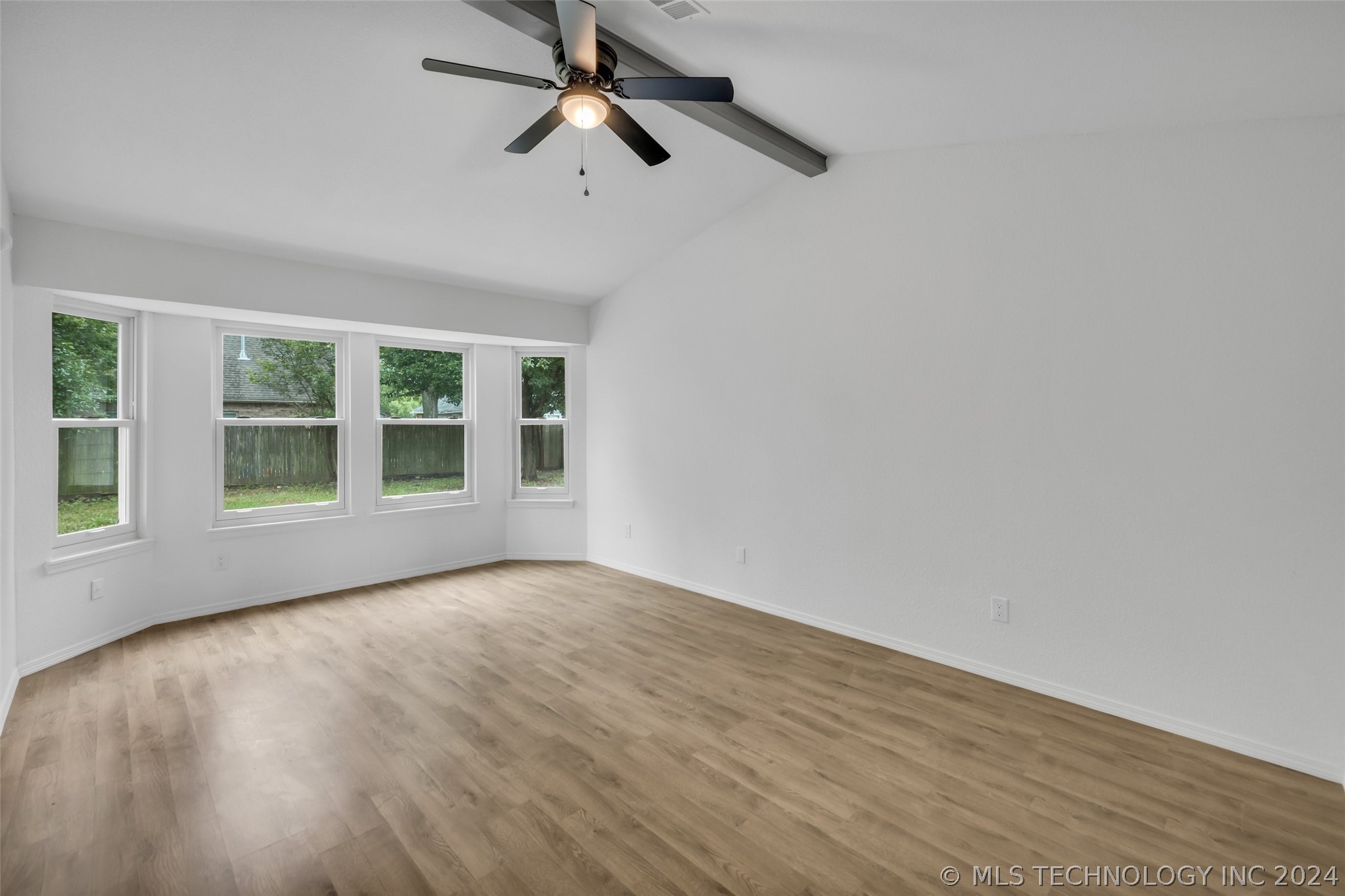 4437 W Queens Street