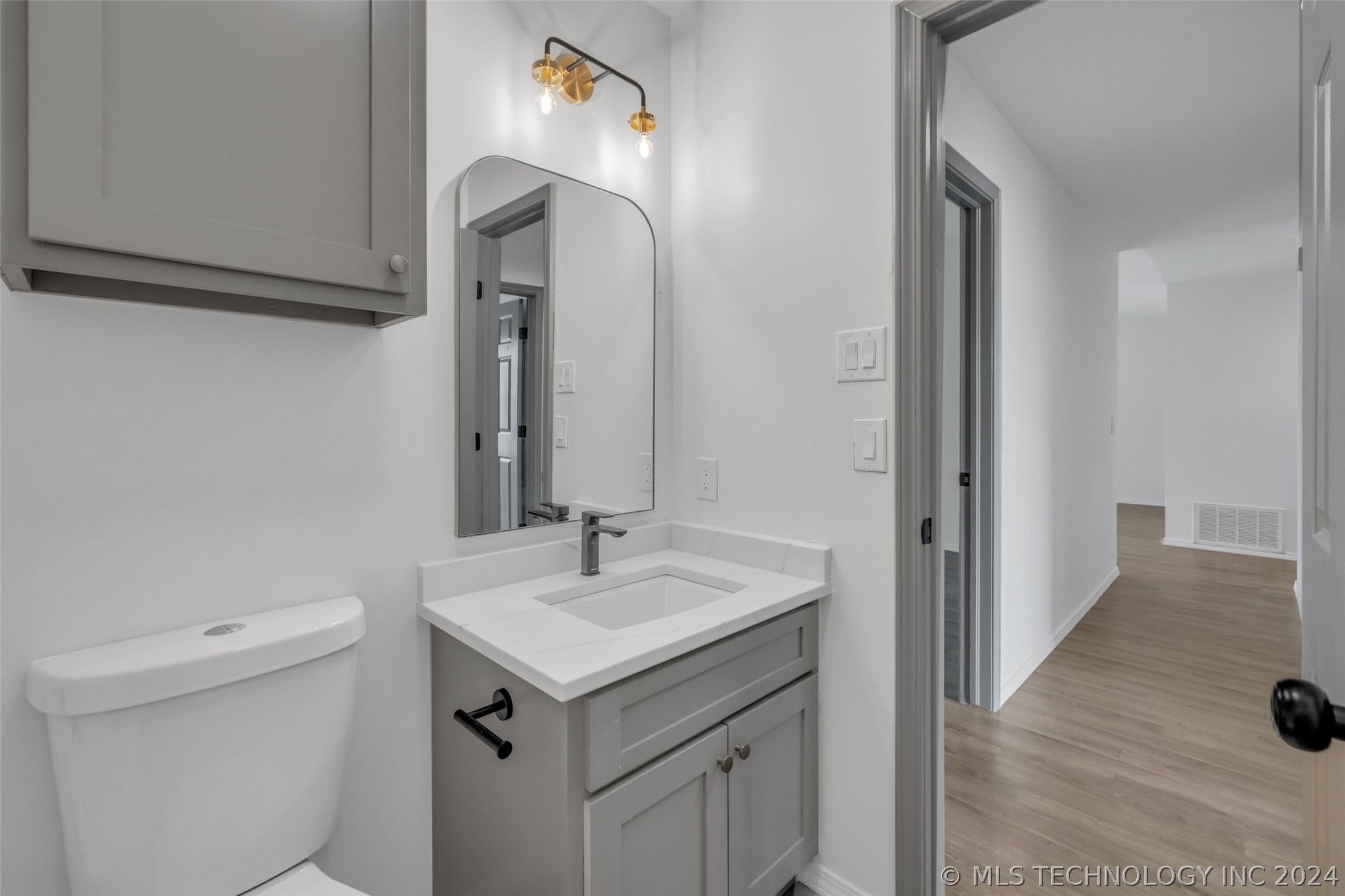 4437 W Queens Street