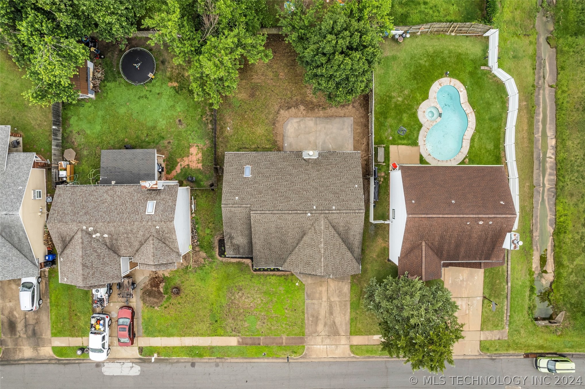 4437 W Queens Street