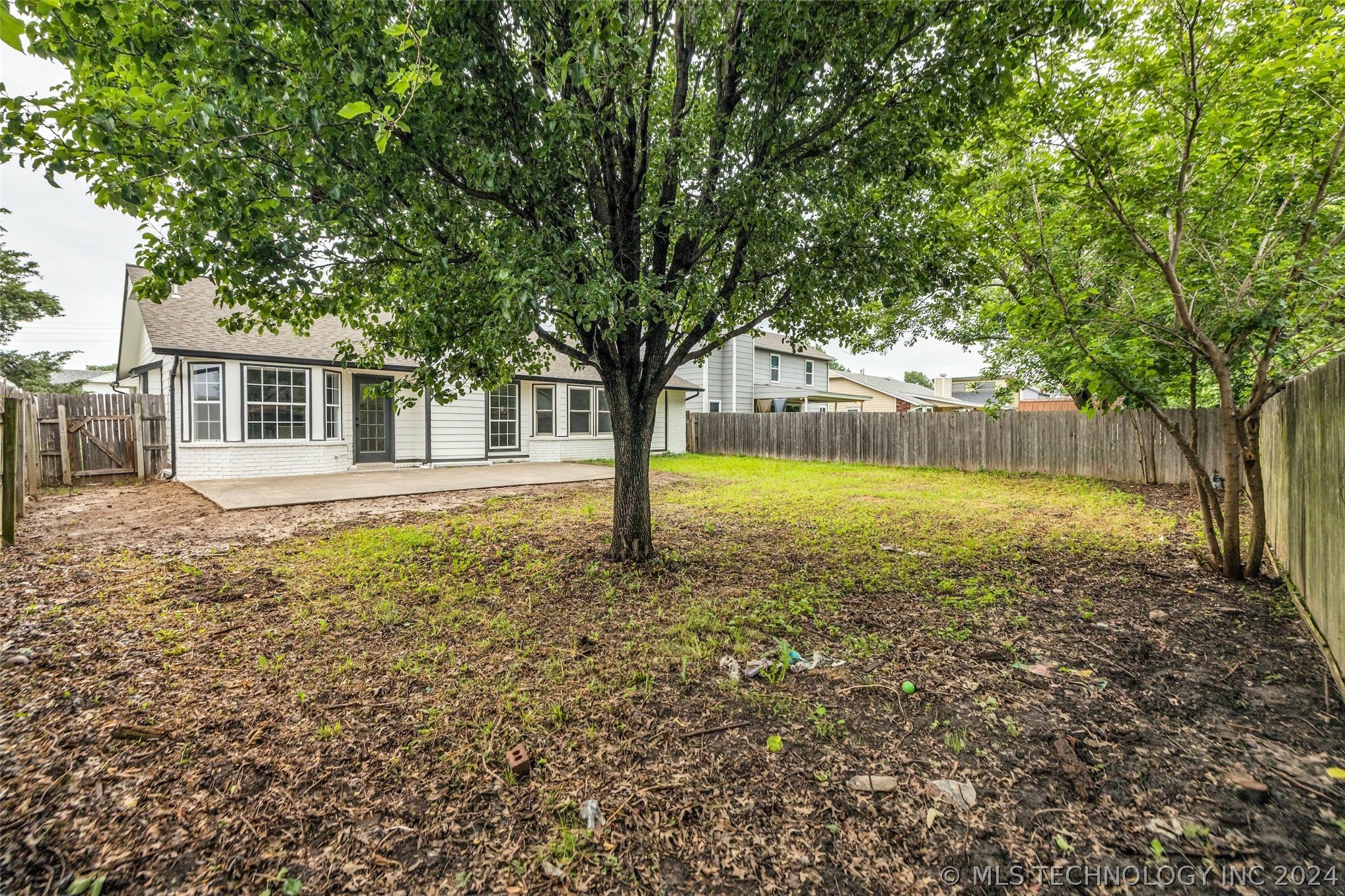 4437 W Queens Street