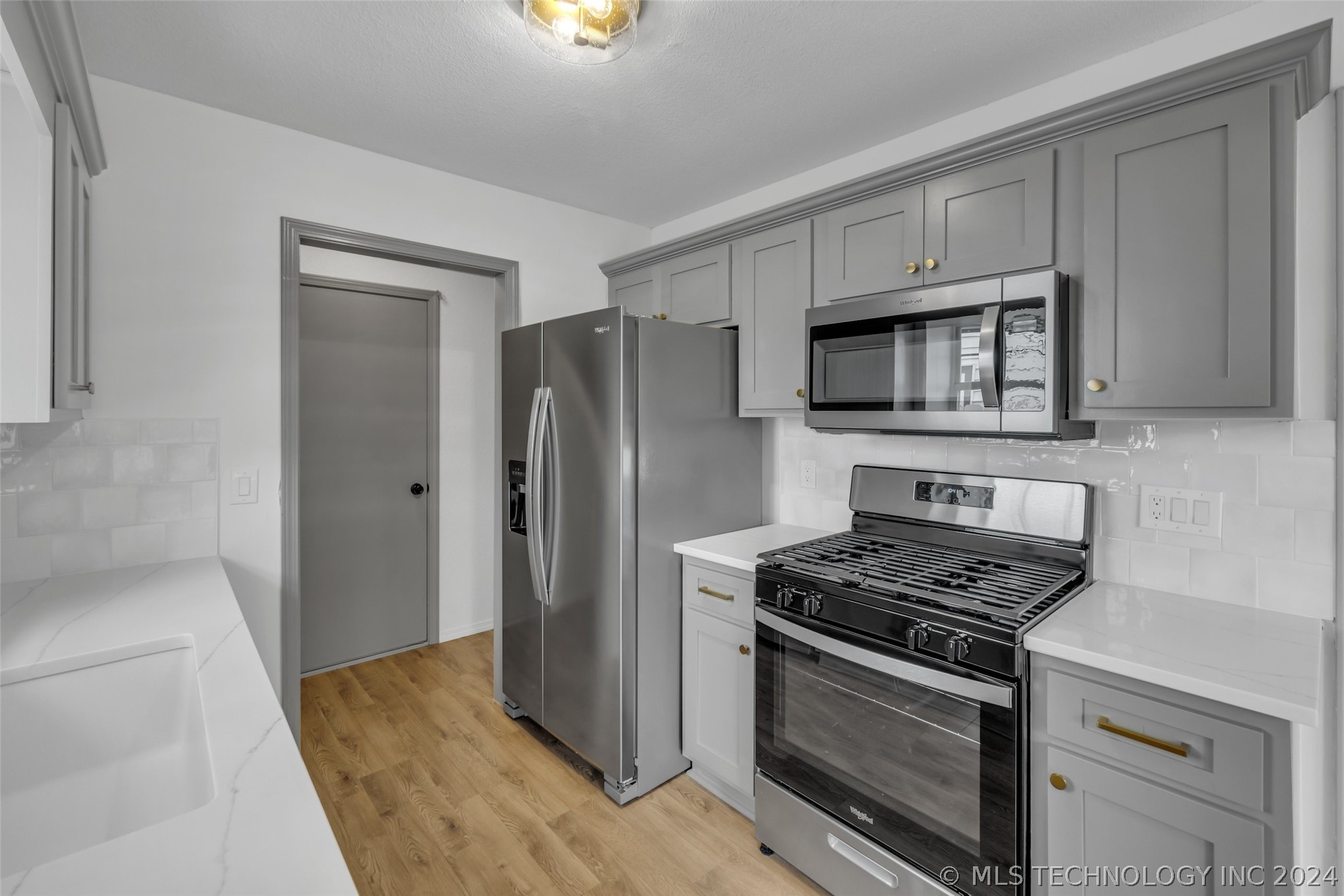 4437 W Queens Street