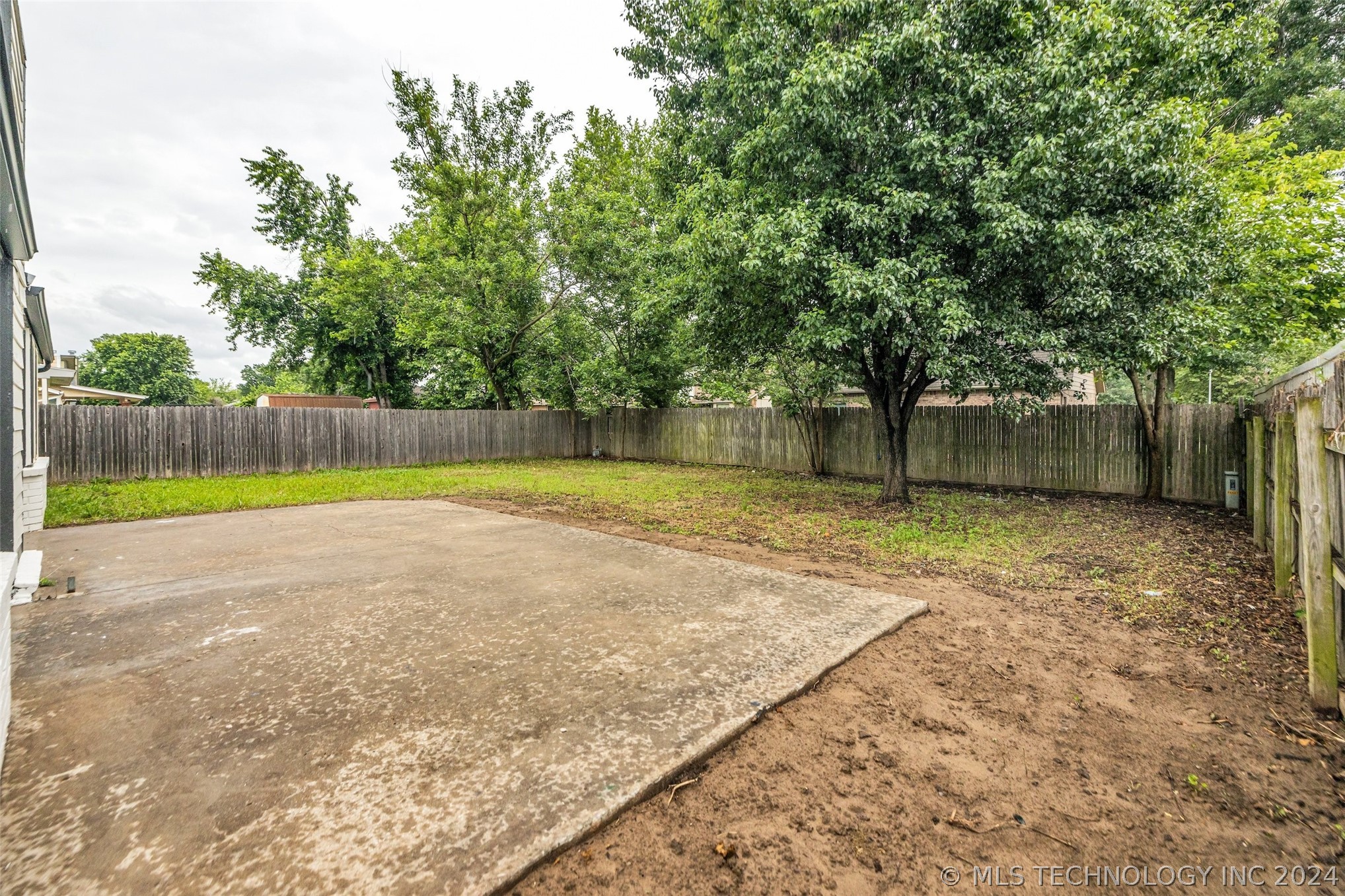 4437 W Queens Street