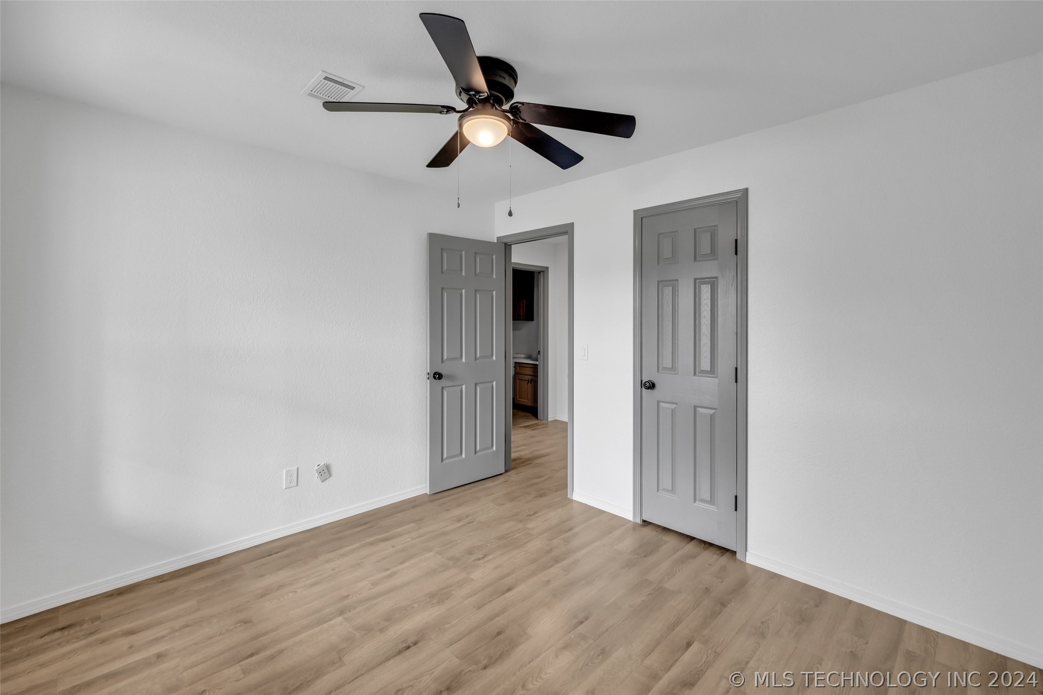 4437 W Queens Street